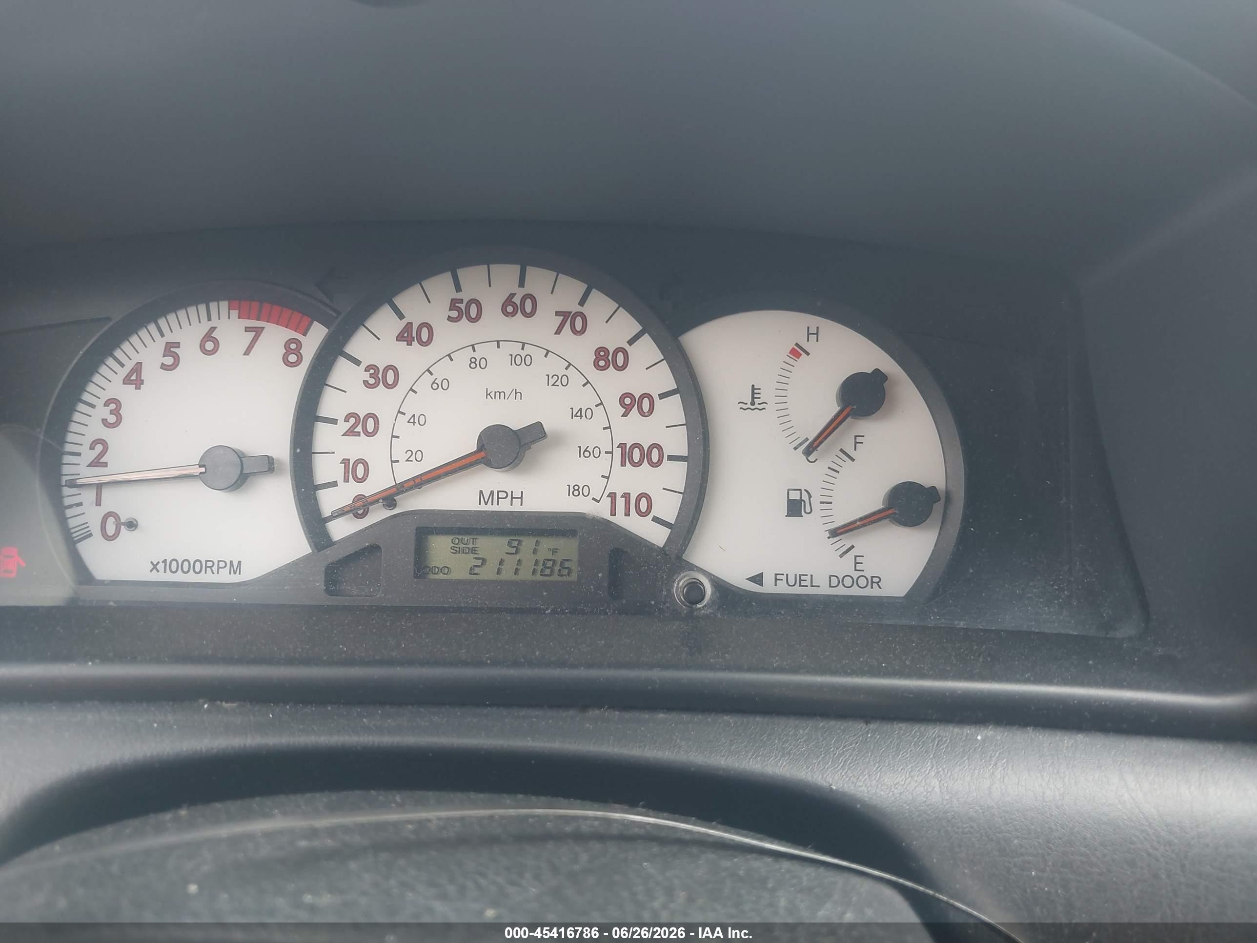 2004 Toyota Corolla S Белый vin: 2T1BR32E74C251103