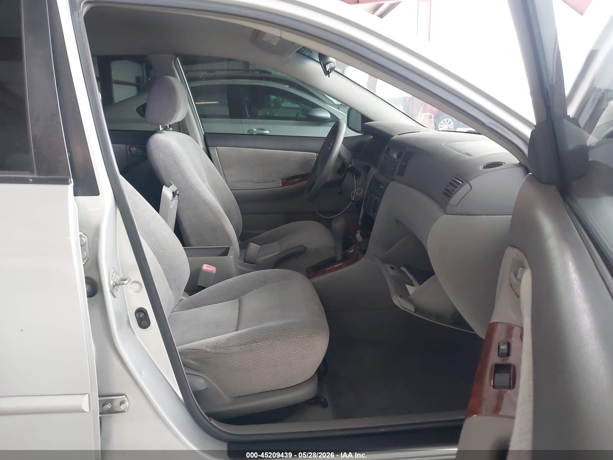 2004 Toyota Corolla Le Silver vin: 2T1BR32E74C316628