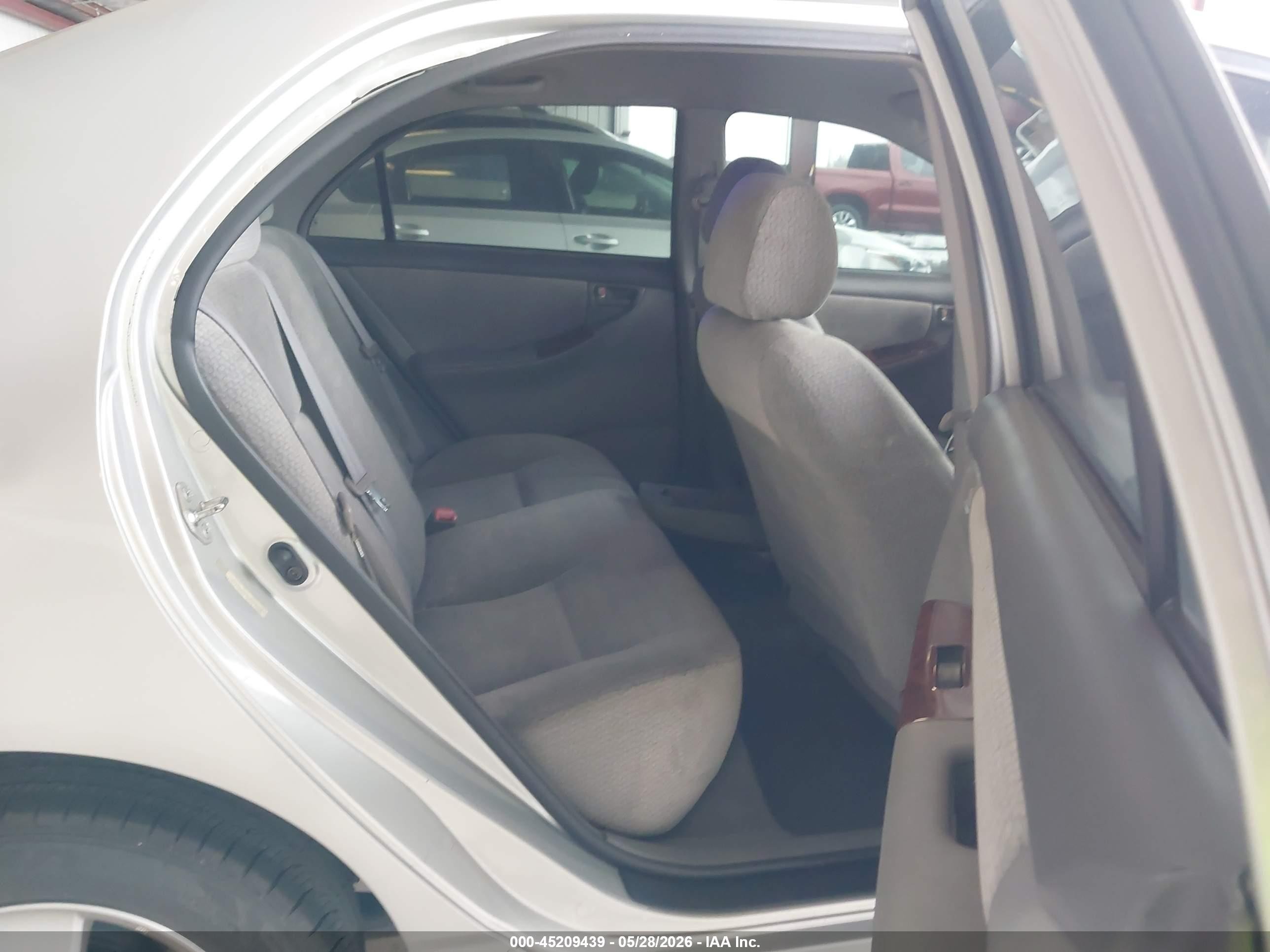 2004 Toyota Corolla Le Silver vin: 2T1BR32E74C316628