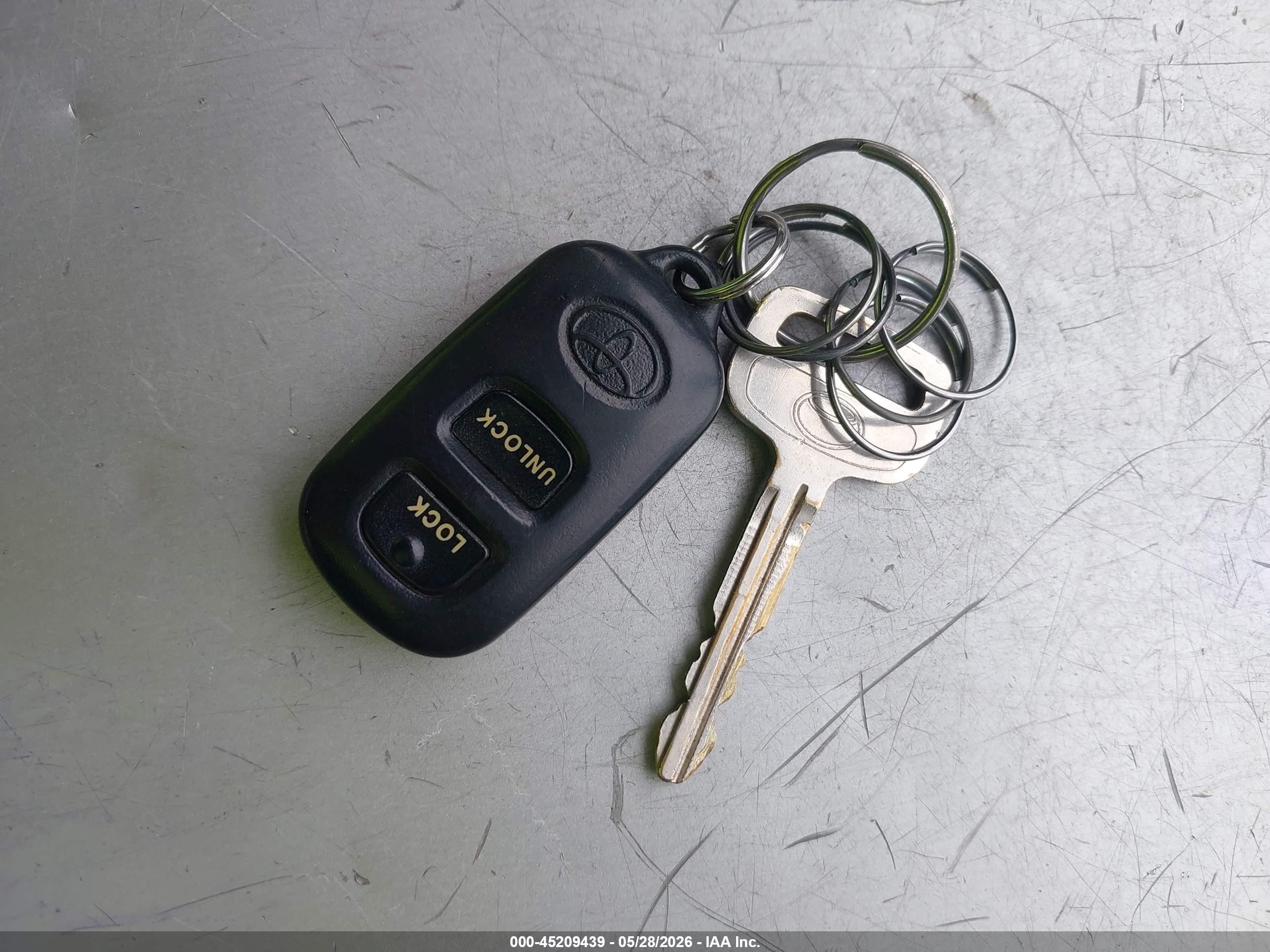2004 Toyota Corolla Le Silver vin: 2T1BR32E74C316628