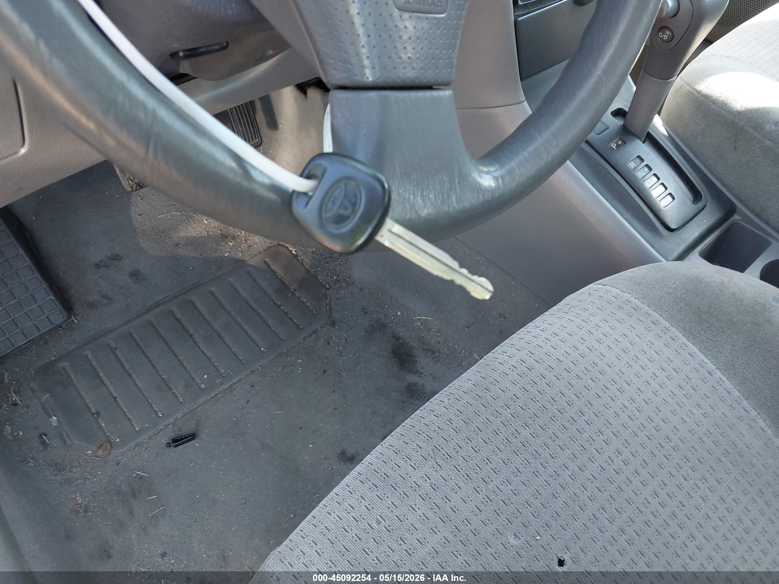 2005 Toyota Corolla Ce Silver vin: 2T1BR32E75C332118