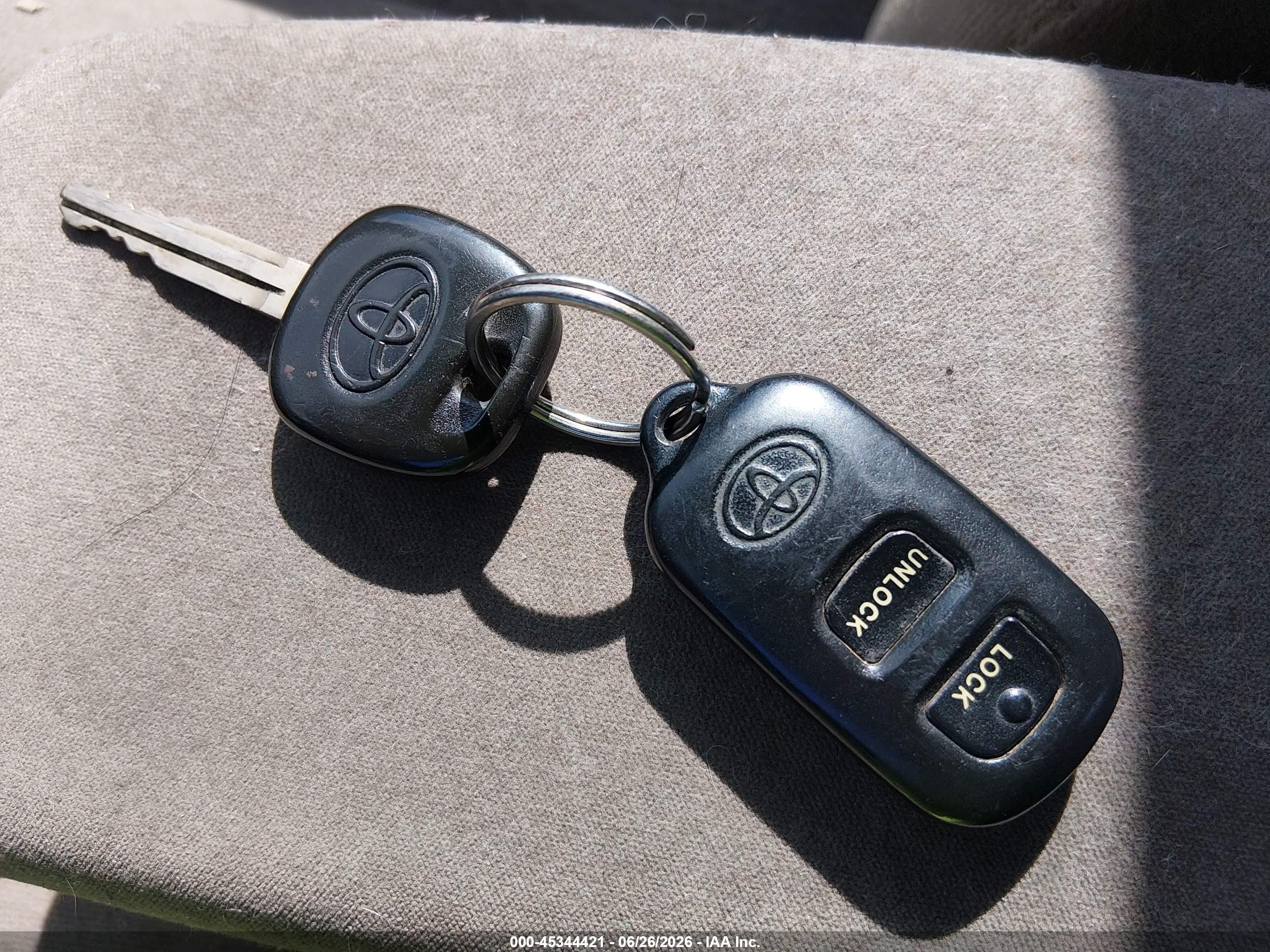 2006 Toyota Corolla Le Gray vin: 2T1BR32E76C588258