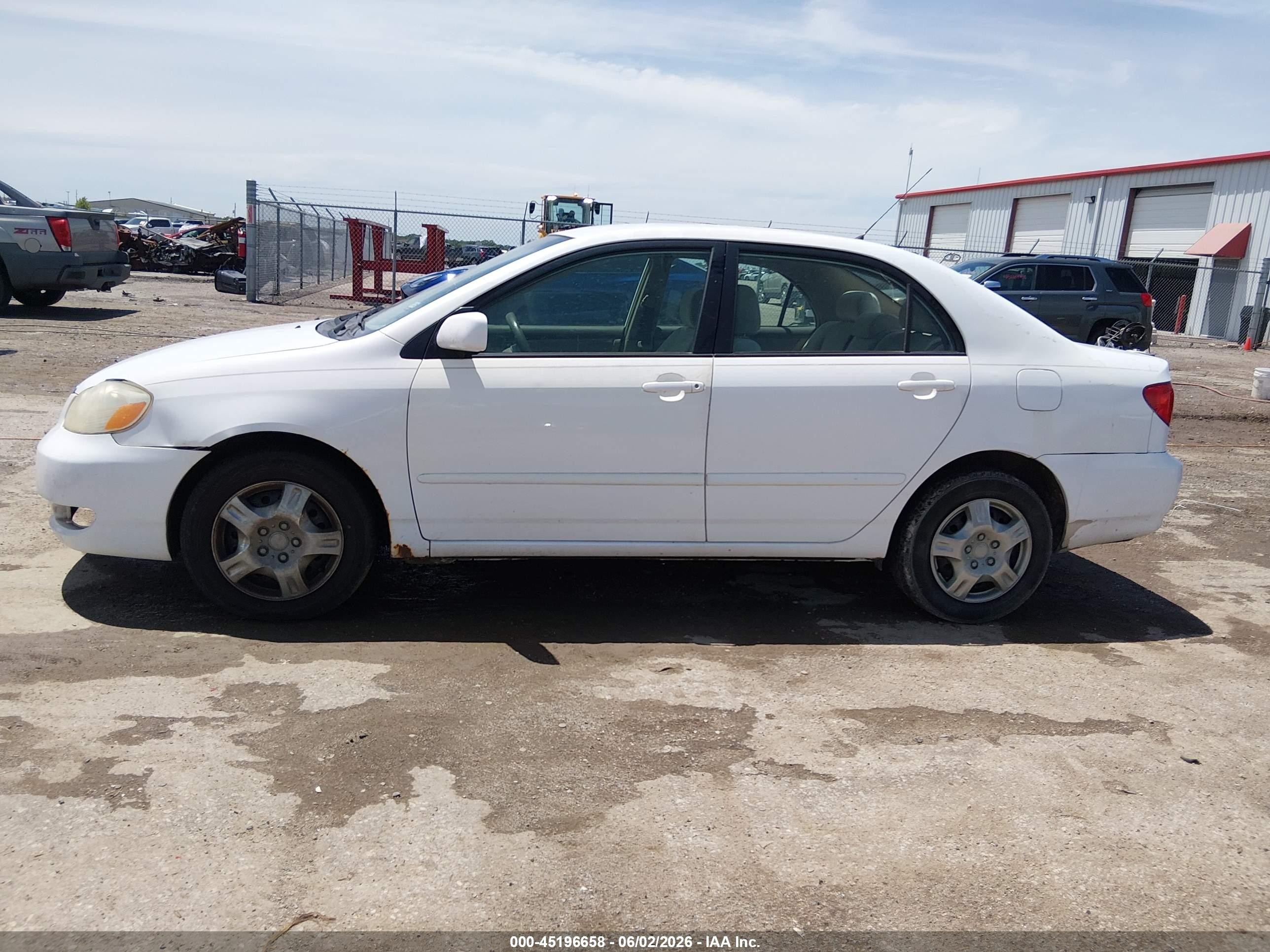 2007 Toyota Corolla Le White vin: 2T1BR32E77C787411