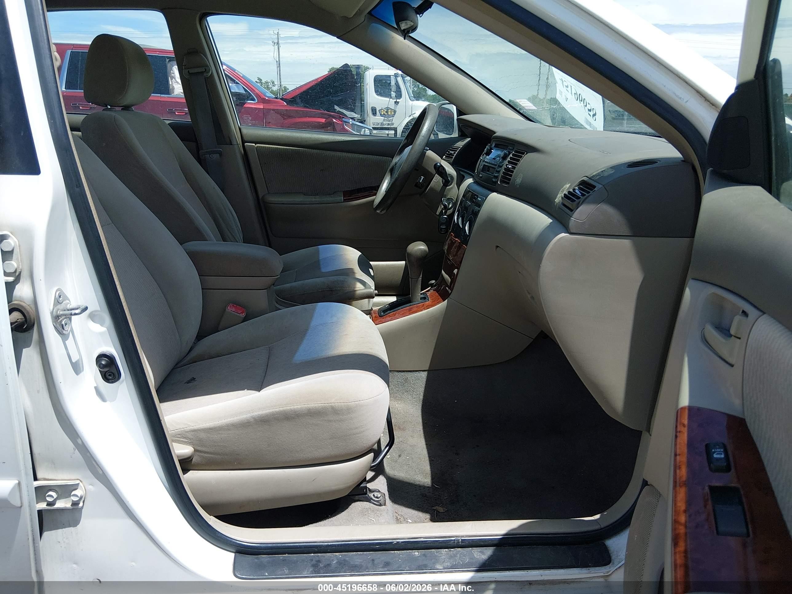 2007 Toyota Corolla Le White vin: 2T1BR32E77C787411