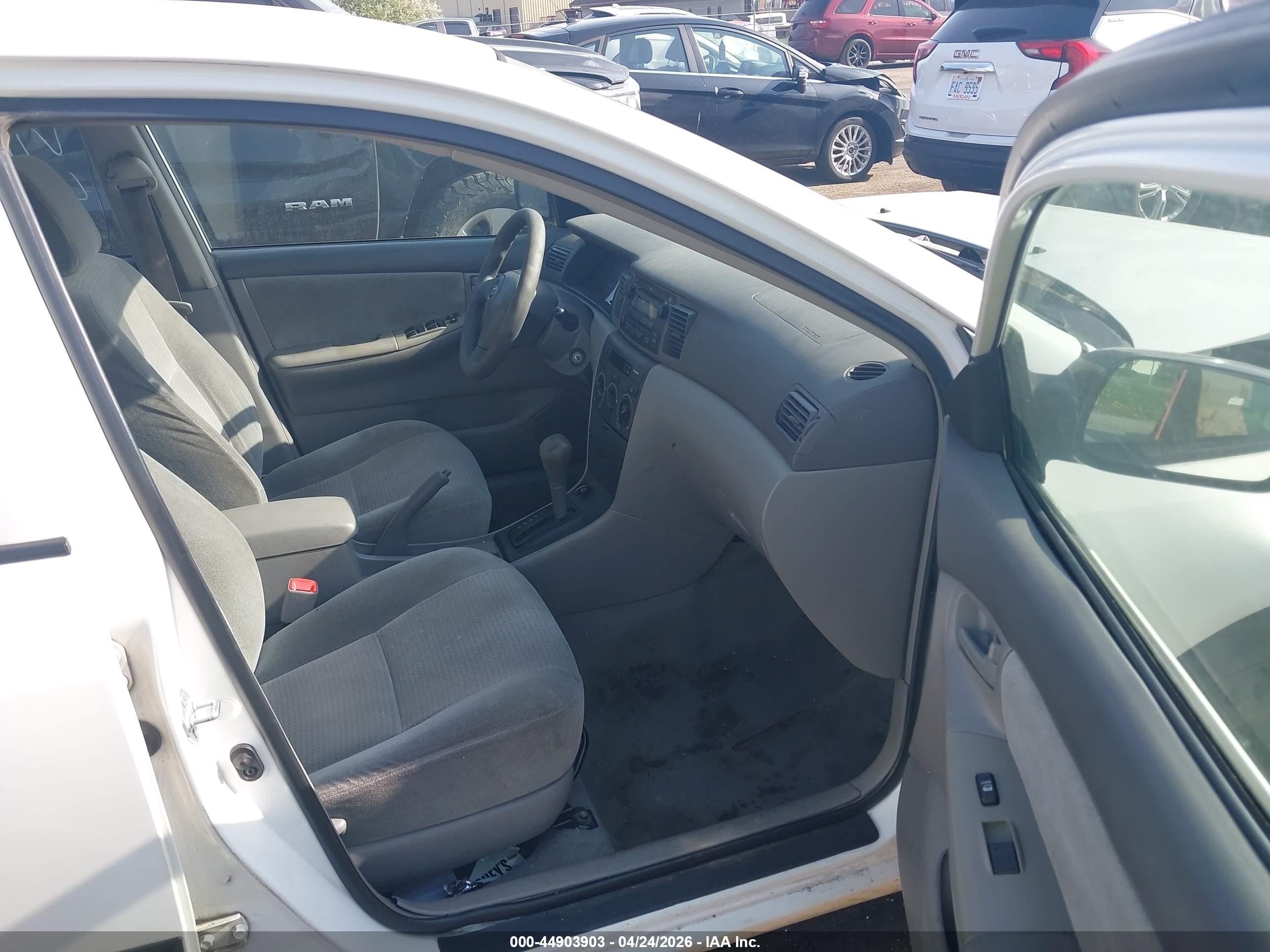 2008 Toyota Corolla Ce White vin: 2T1BR32E78C869575