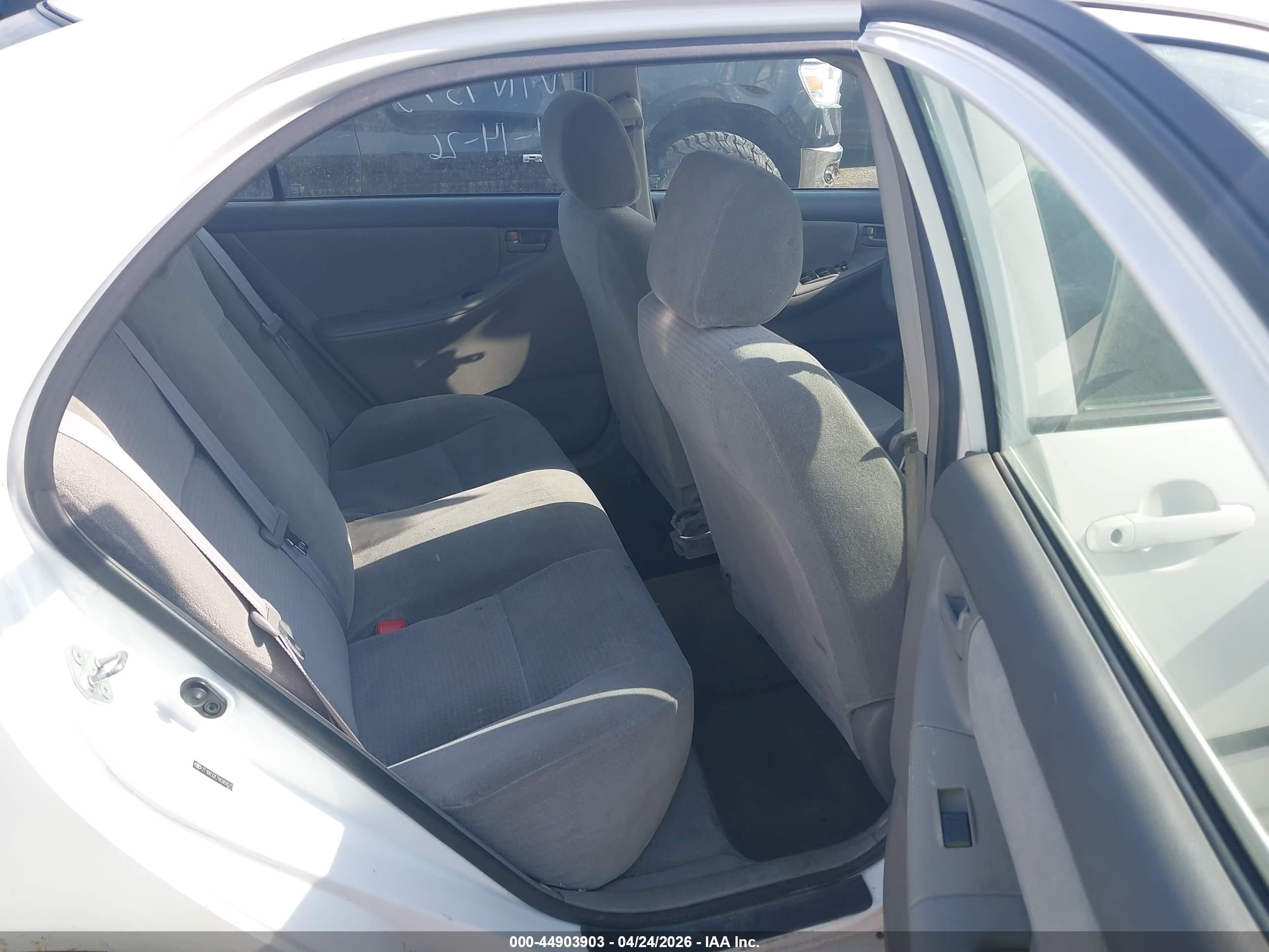 2008 Toyota Corolla Ce White vin: 2T1BR32E78C869575