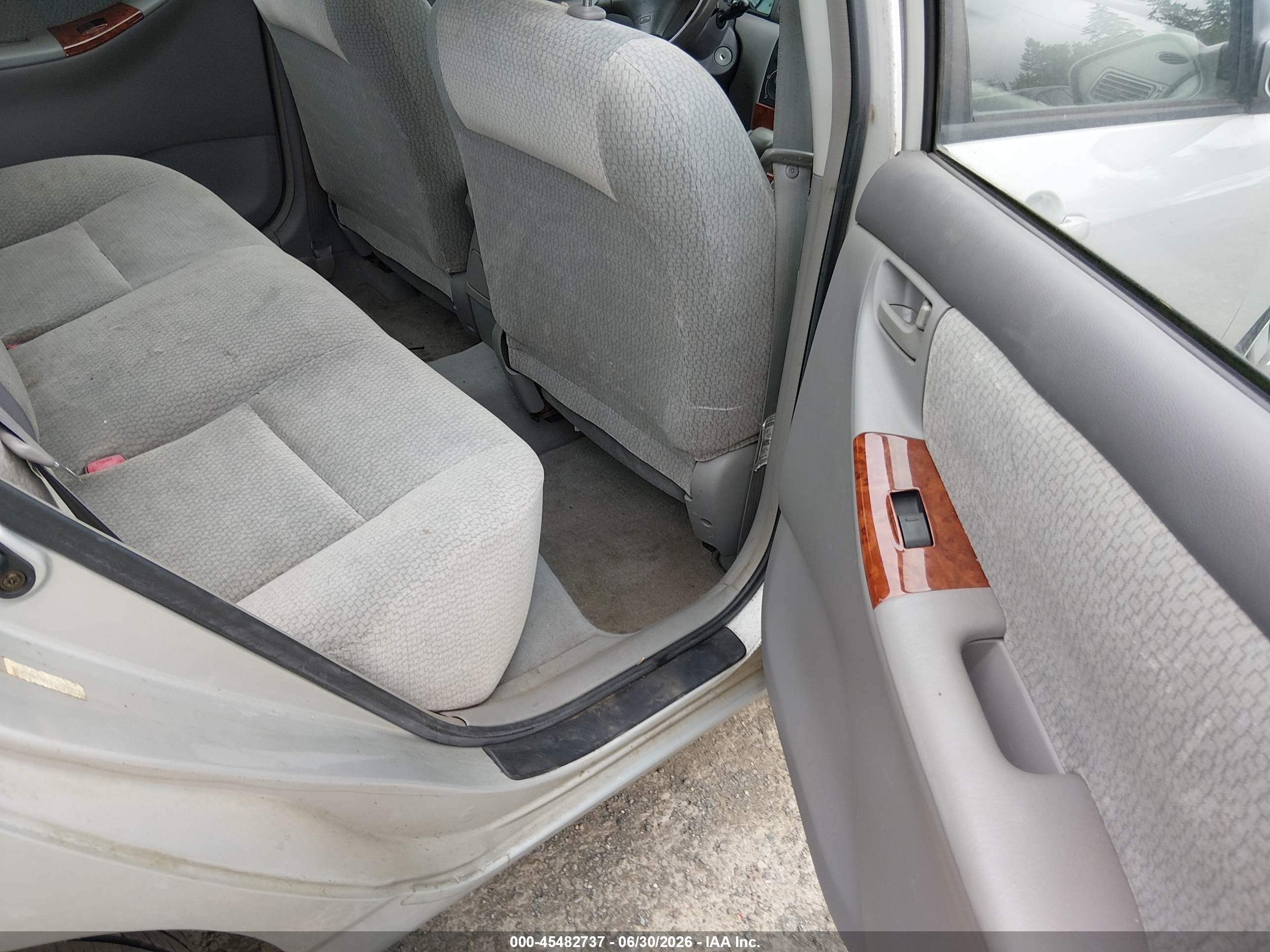 2004 Toyota Corolla Le Silver vin: 2T1BR32E84C268847