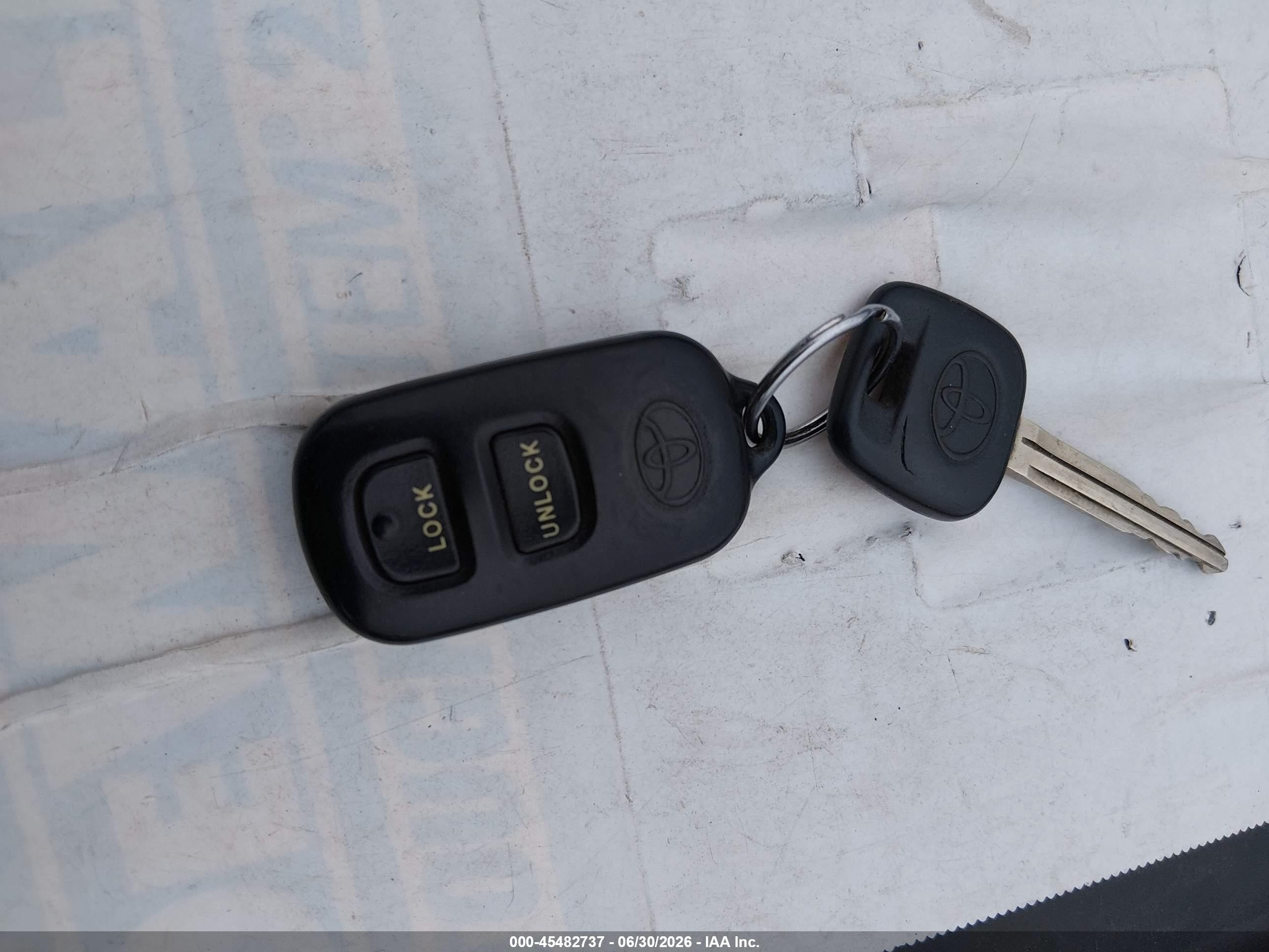 2004 Toyota Corolla Le Silver vin: 2T1BR32E84C268847
