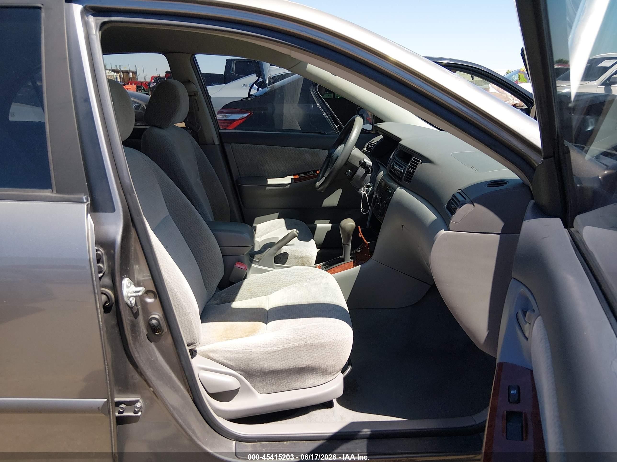 2004 Toyota Corolla Le Gray vin: 2T1BR32E84C281677