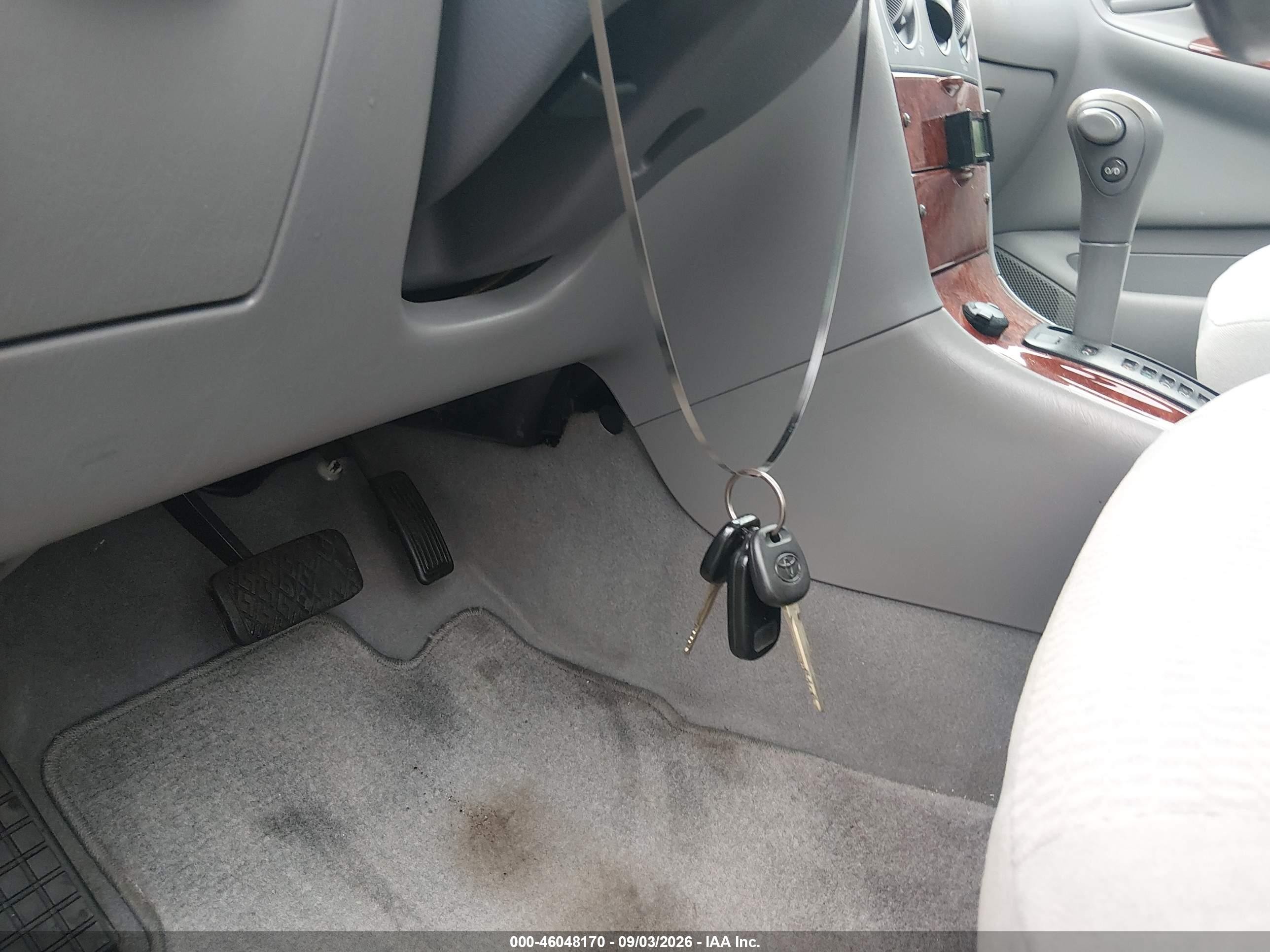 2005 Toyota Corolla Le Gray vin: 2T1BR32E85C414746