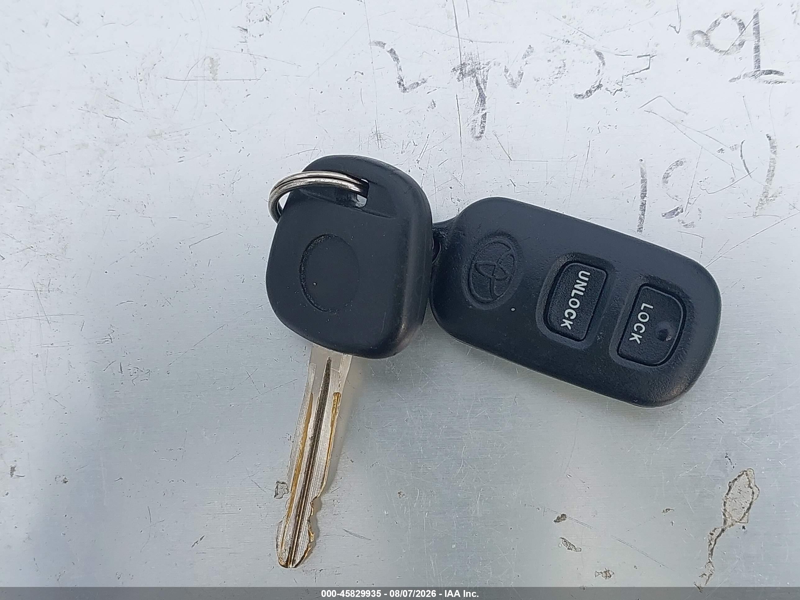 2007 Toyota Corolla Le Gold vin: 2T1BR32E87C790883