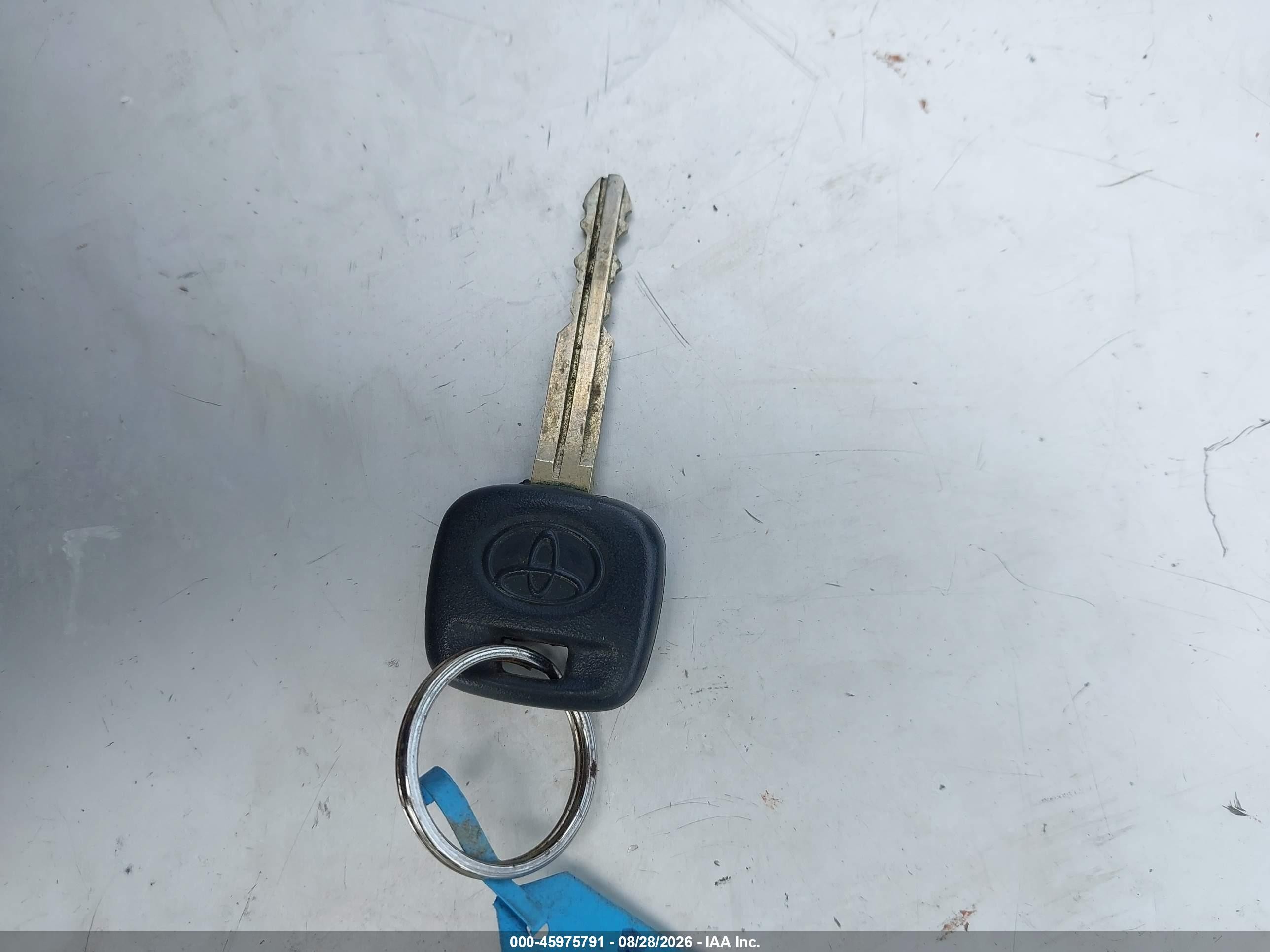 2004 Toyota Corolla Le Белый vin: 2T1BR32E94C182124