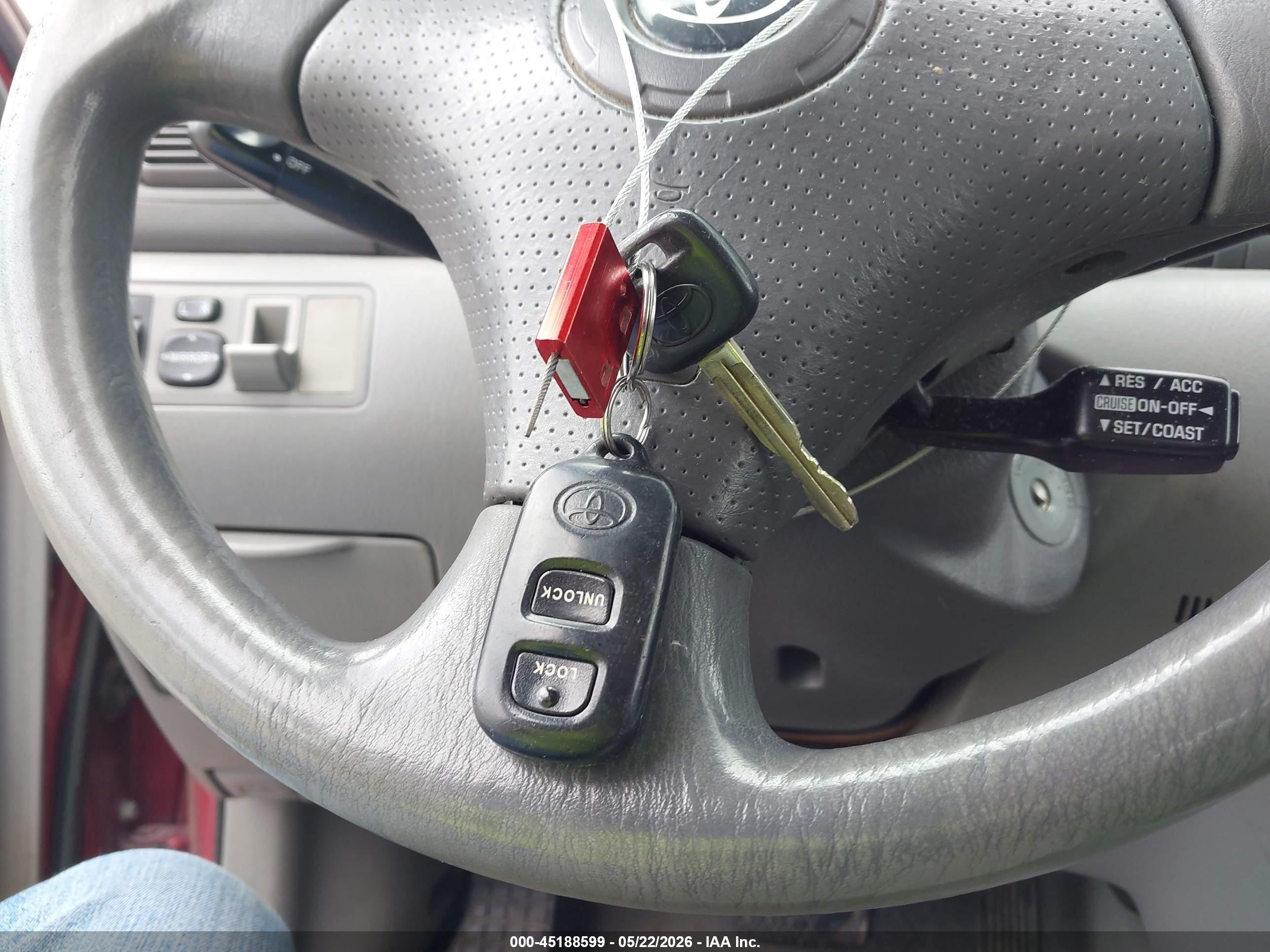2004 Toyota Corolla Le Красный vin: 2T1BR32E94C315819