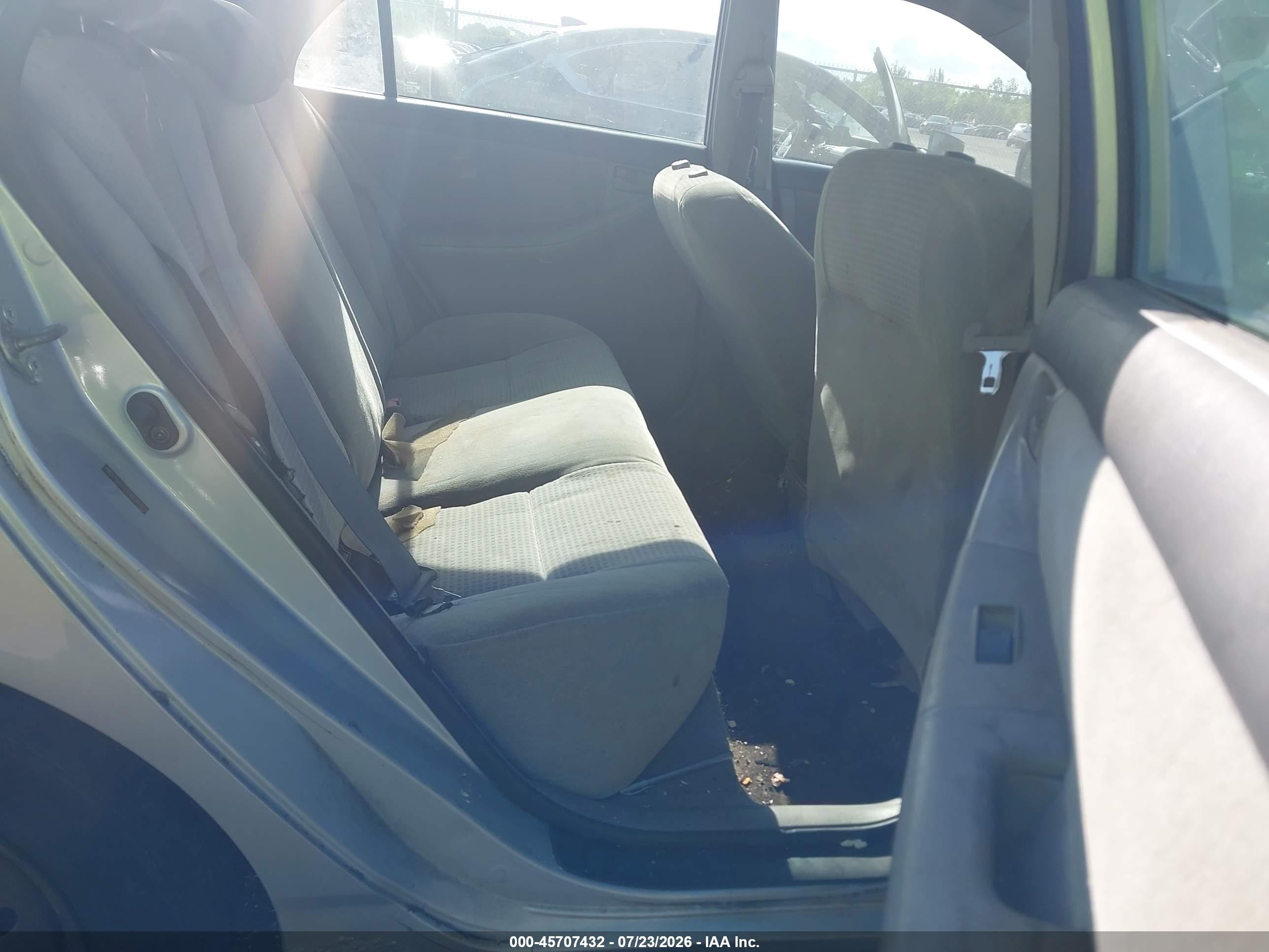 2005 Toyota Corolla Ce Silver vin: 2T1BR32E95C360874