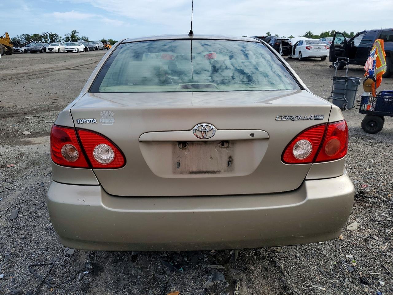 2005 Toyota Corolla Le Gold vin: 2T1BR32E95C422189