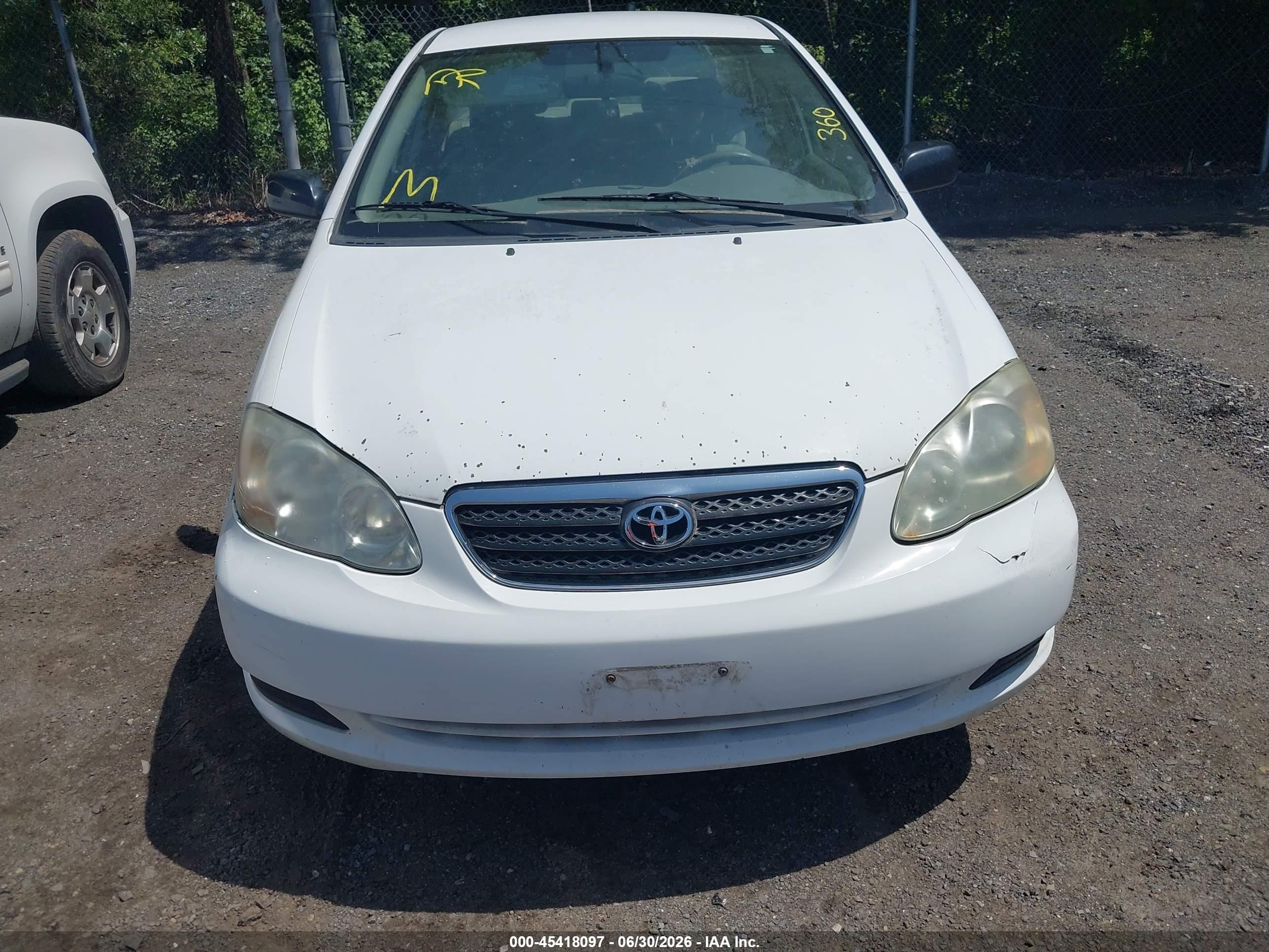 2005 Toyota Corolla Ce White vin: 2T1BR32E95C440661