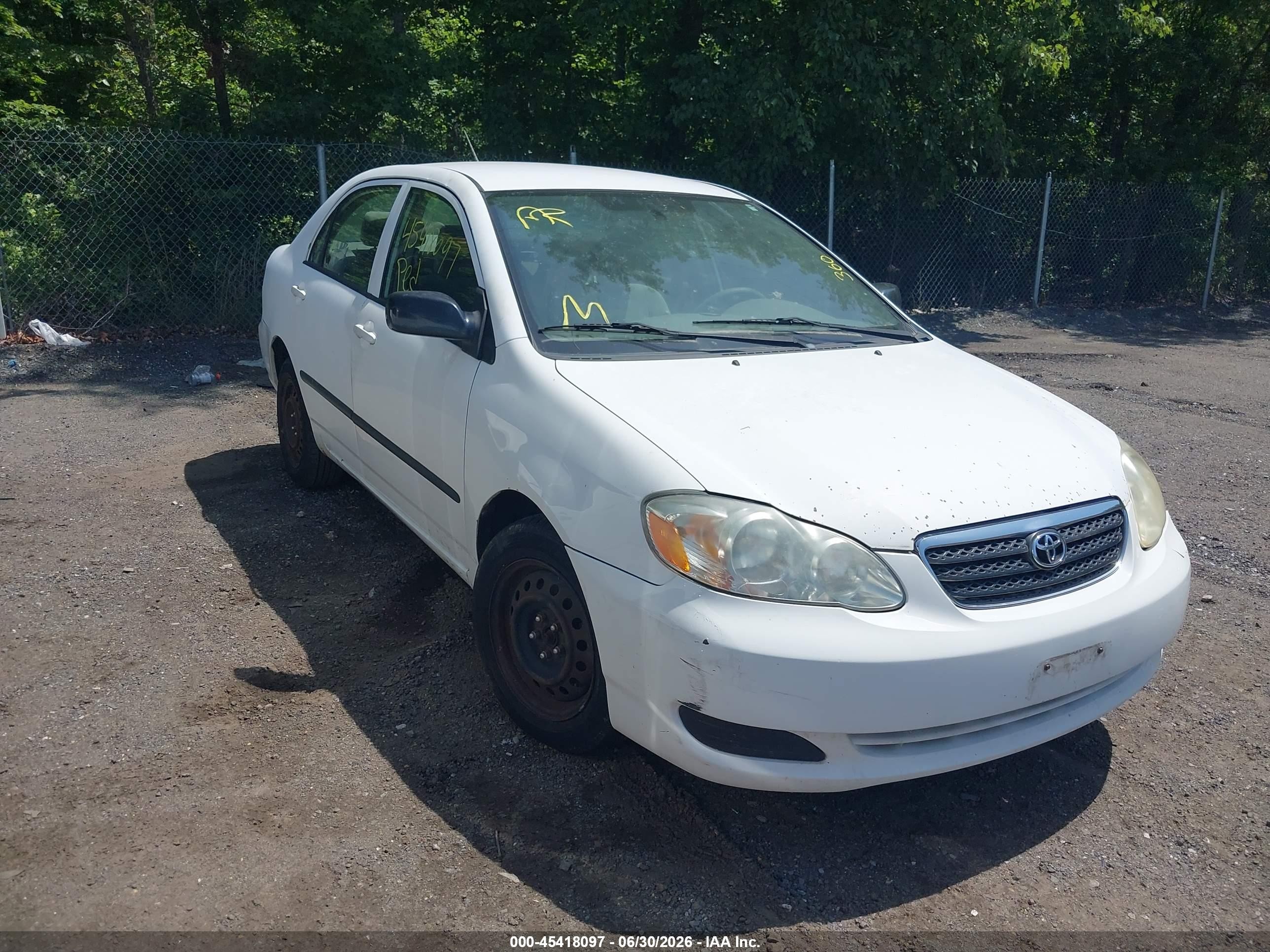 2005 Toyota Corolla Ce White vin: 2T1BR32E95C440661