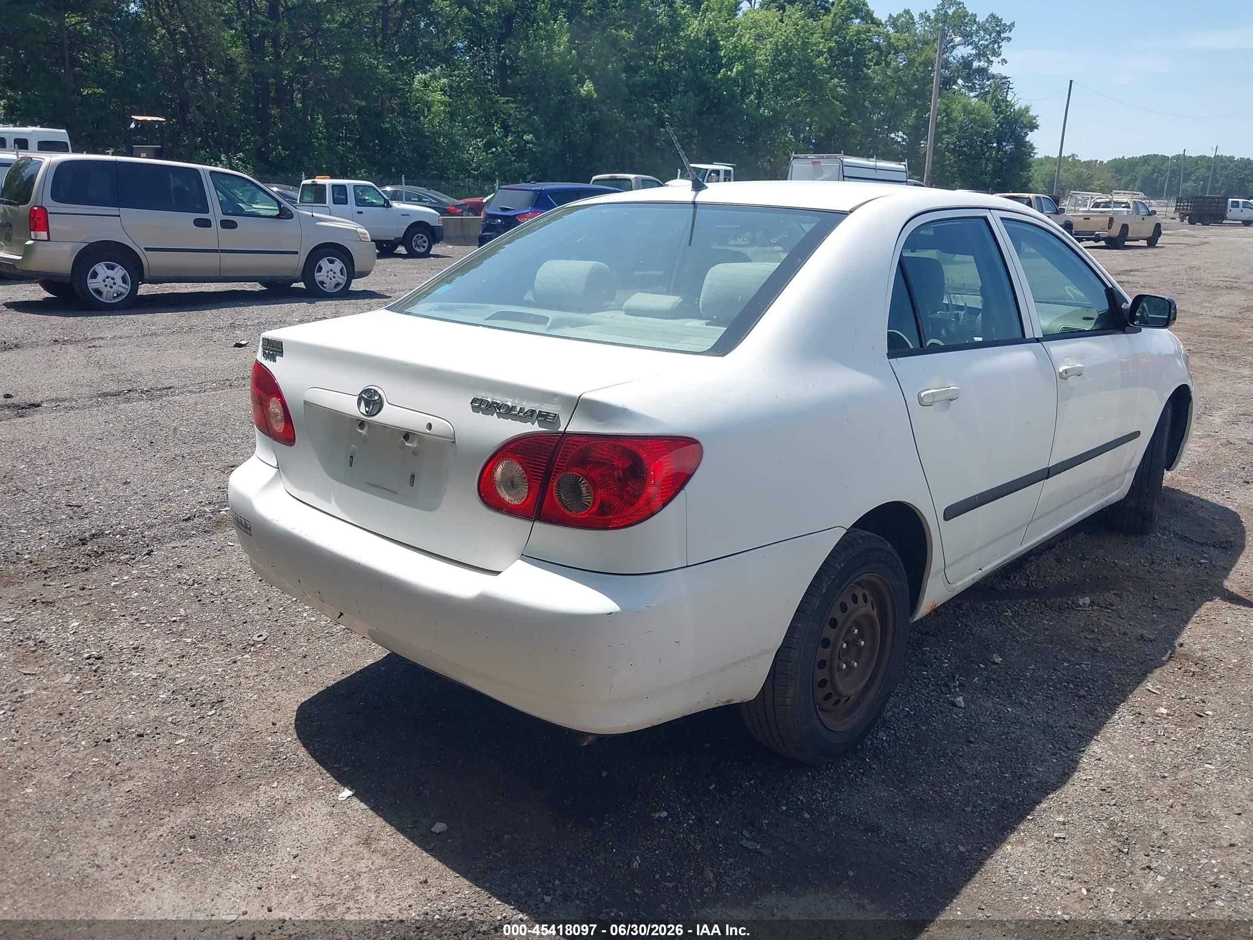 2005 Toyota Corolla Ce White vin: 2T1BR32E95C440661