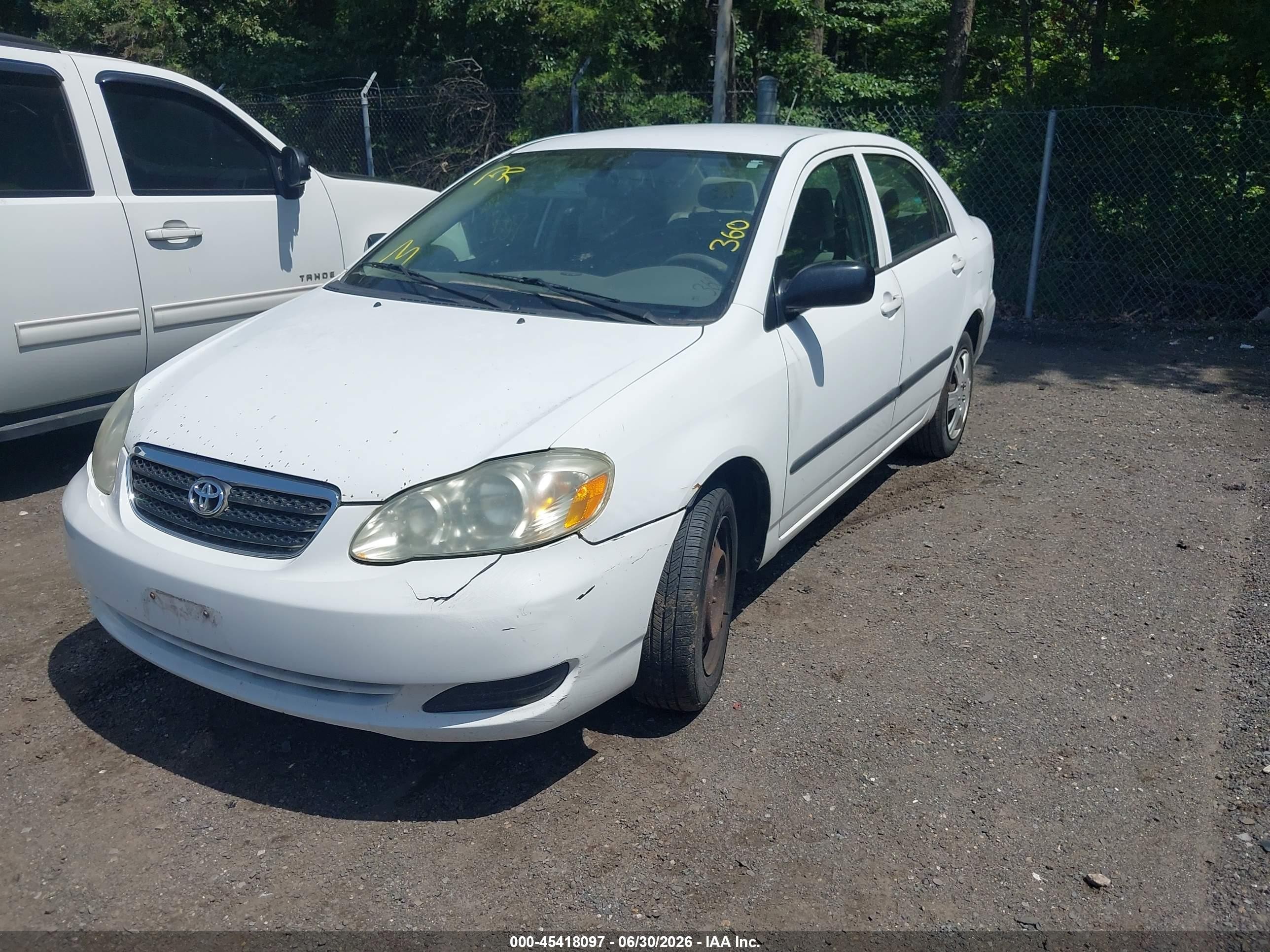 2005 Toyota Corolla Ce White vin: 2T1BR32E95C440661
