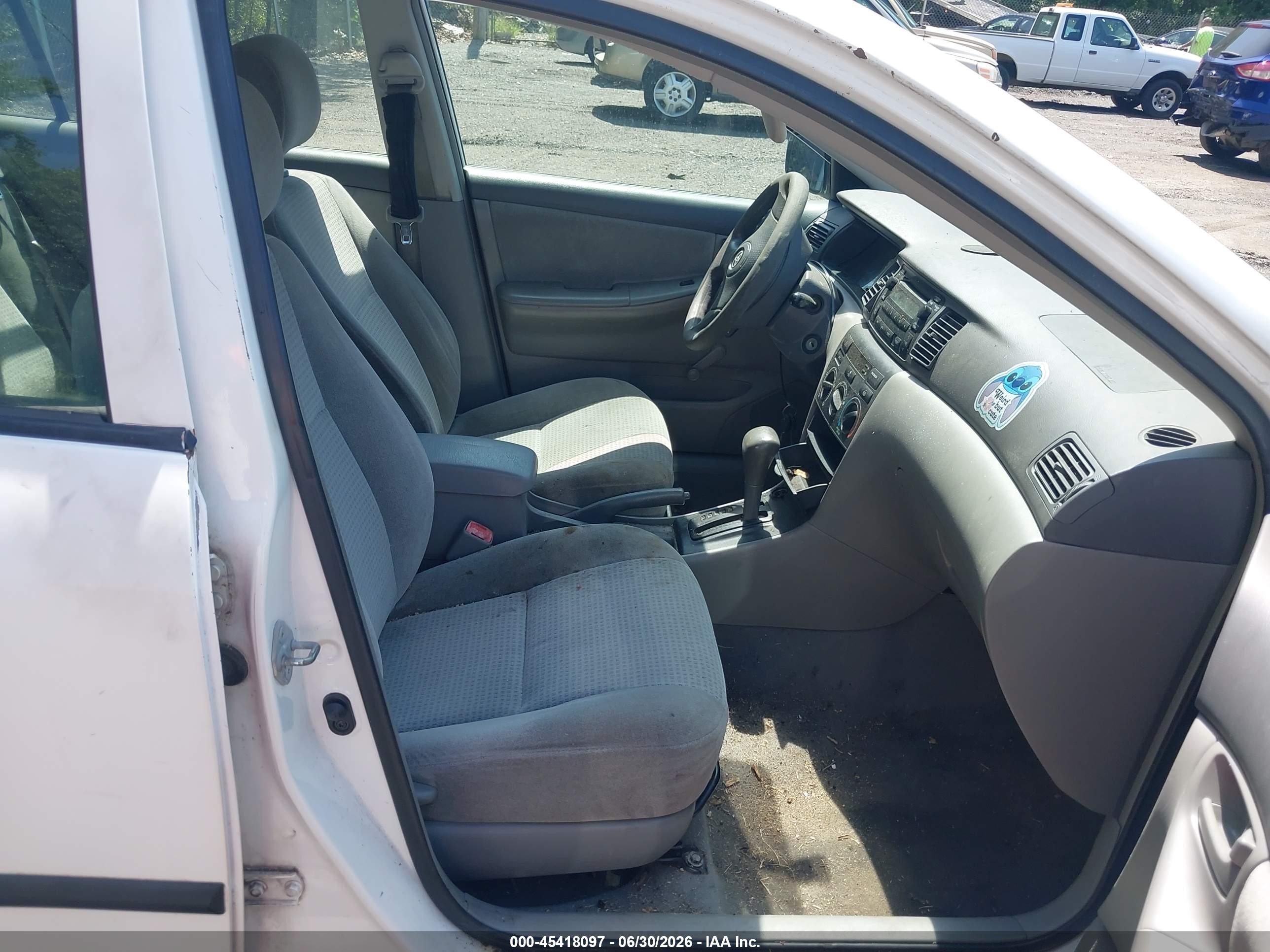 2005 Toyota Corolla Ce White vin: 2T1BR32E95C440661