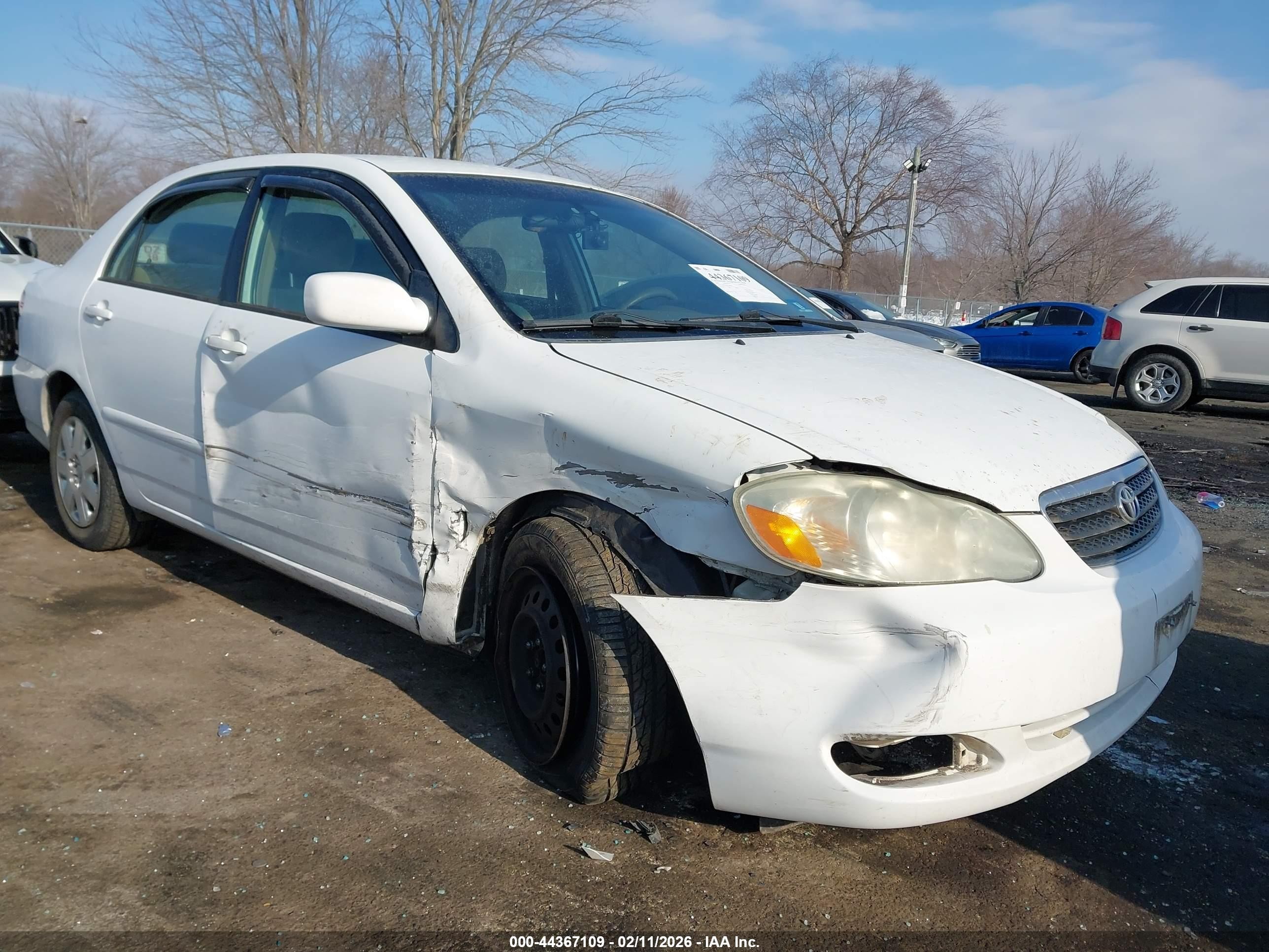 2005 Toyota Corolla Le White vin: 2T1BR32E95C464720