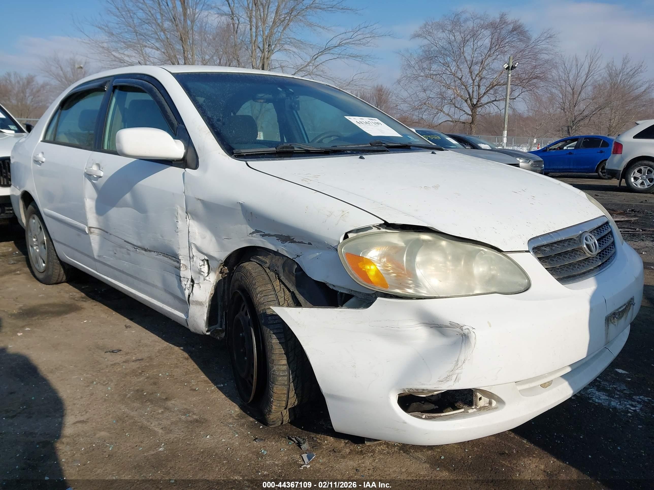 2005 Toyota Corolla Le White vin: 2T1BR32E95C464720