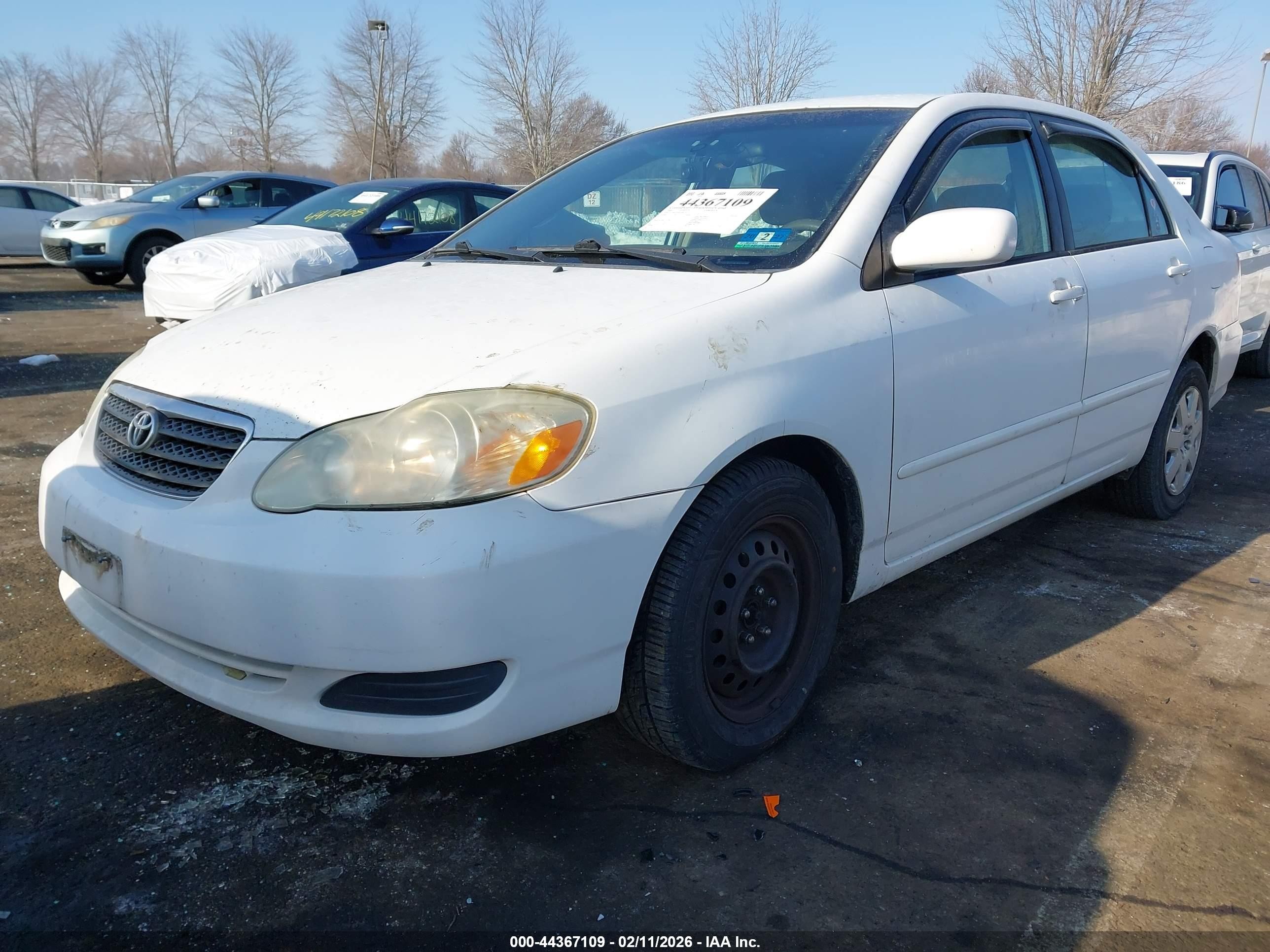 2005 Toyota Corolla Le White vin: 2T1BR32E95C464720
