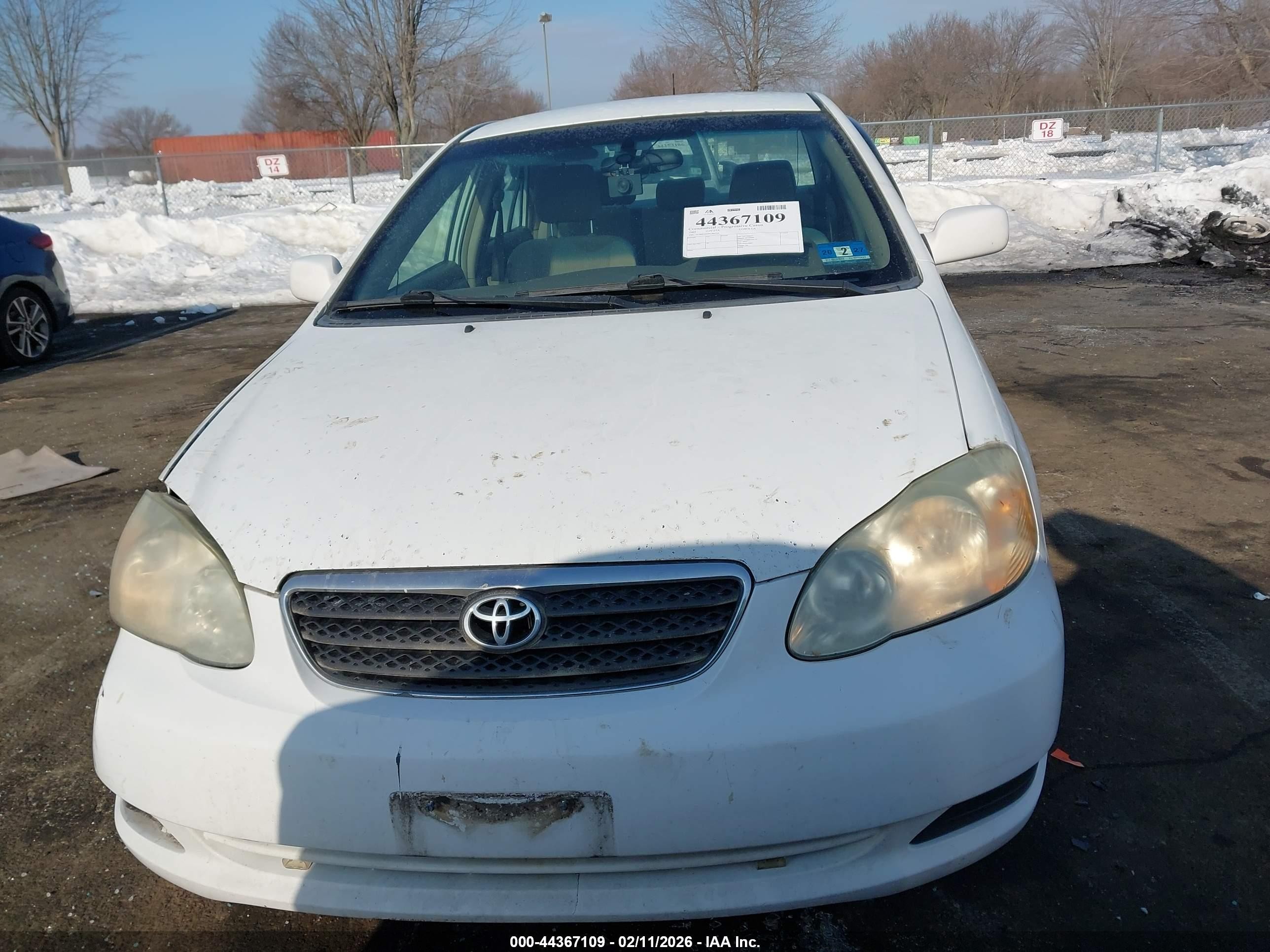 2005 Toyota Corolla Le White vin: 2T1BR32E95C464720
