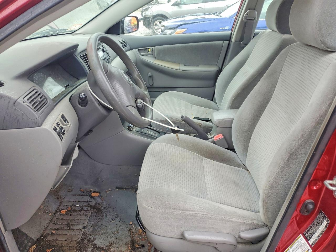 2005 Toyota Corolla Ce Red vin: 2T1BR32E95C556393