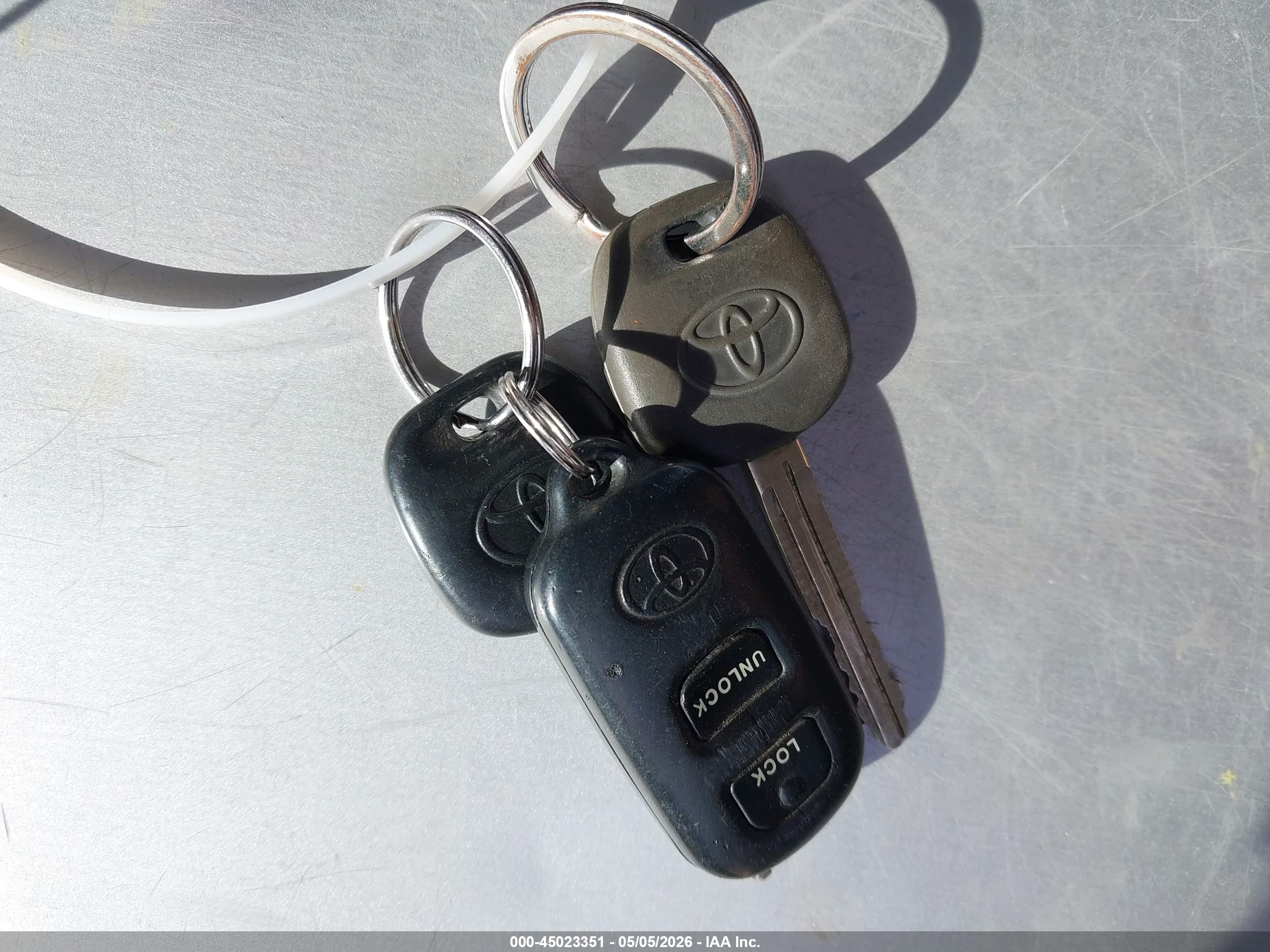 2007 Toyota Corolla Le Gold vin: 2T1BR32E97C723905