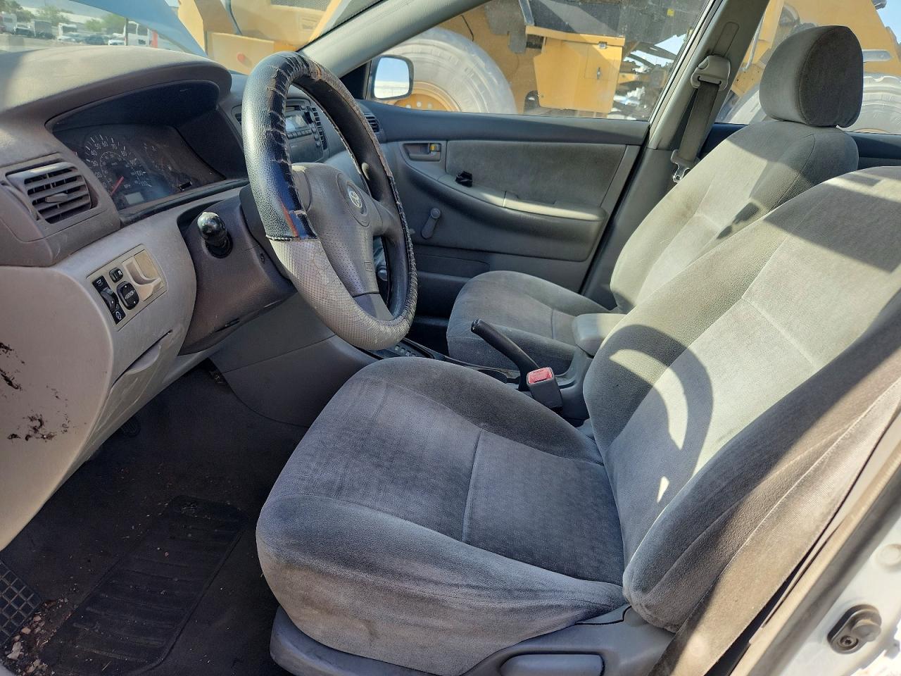 2004 Toyota Corolla Ce White vin: 2T1BR32EX4C235414