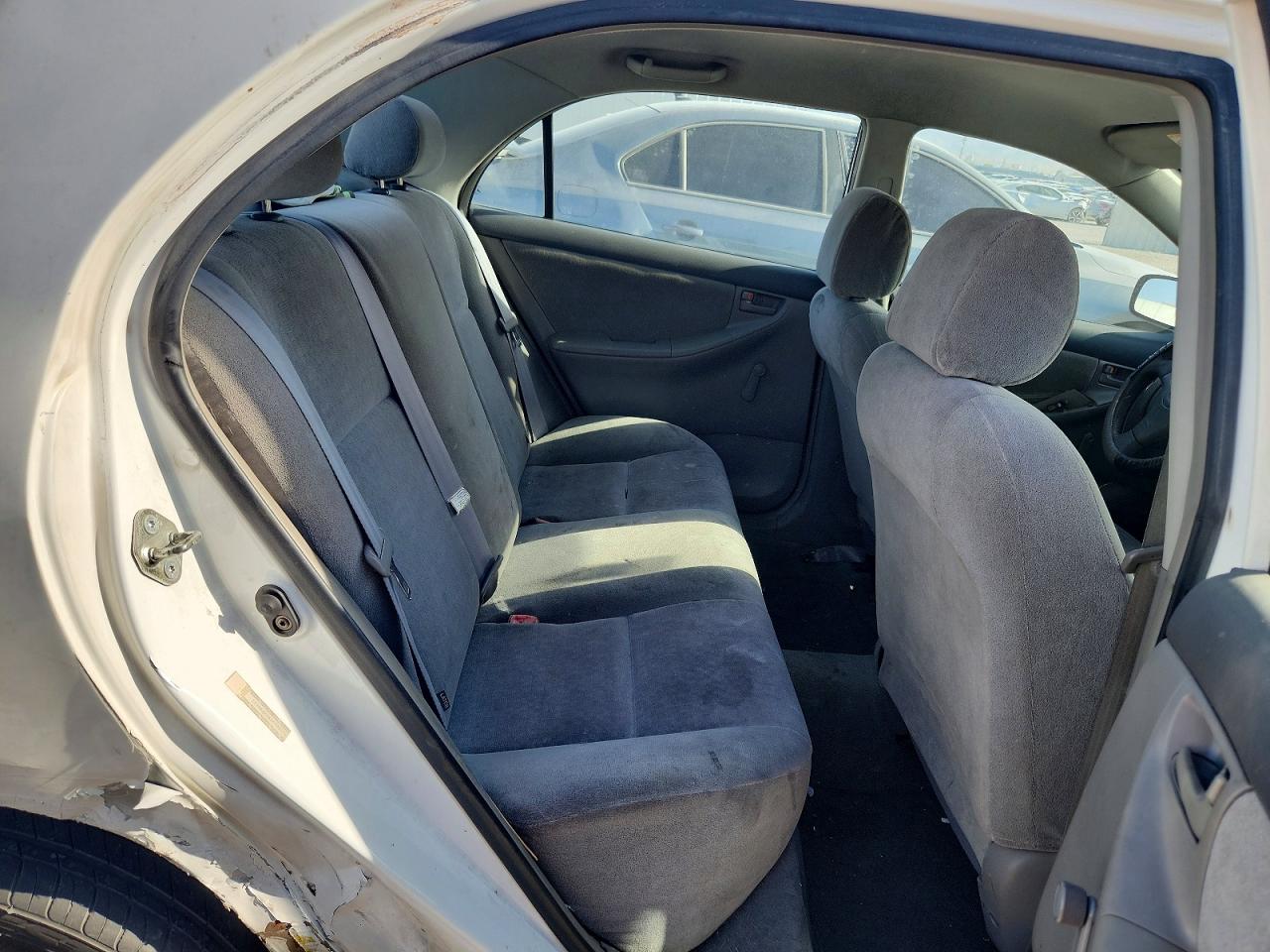 2004 Toyota Corolla Ce White vin: 2T1BR32EX4C235414