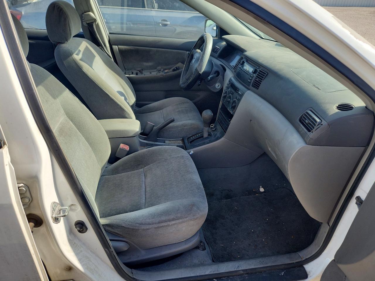 2004 Toyota Corolla Ce White vin: 2T1BR32EX4C235414