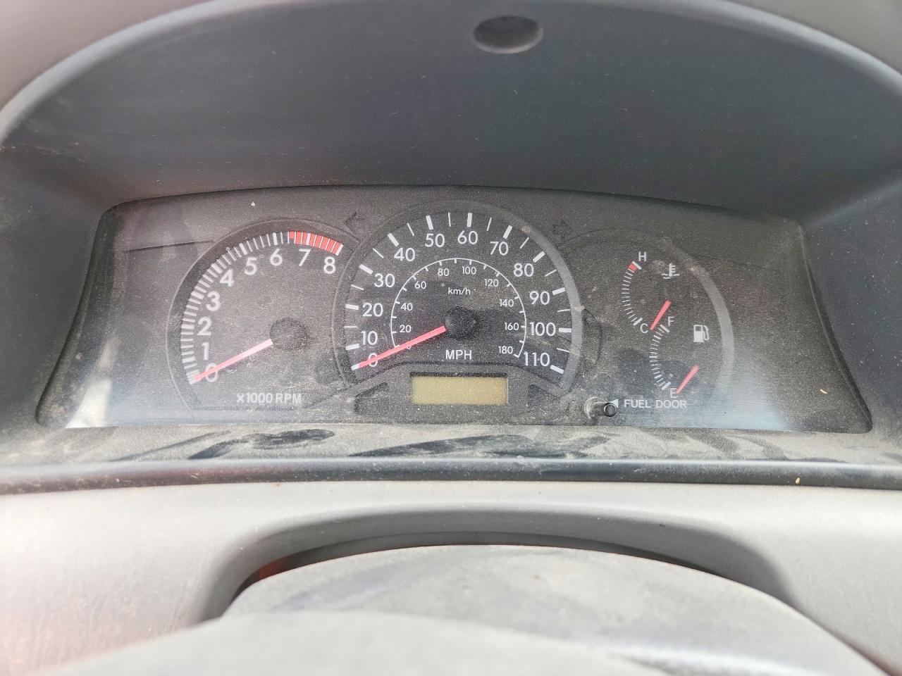 2004 Toyota Corolla Ce White vin: 2T1BR32EX4C235414