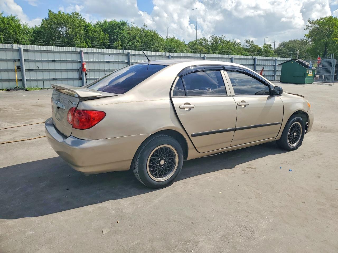 2005 Toyota Corolla Ce Gold vin: 2T1BR32EX5C329391