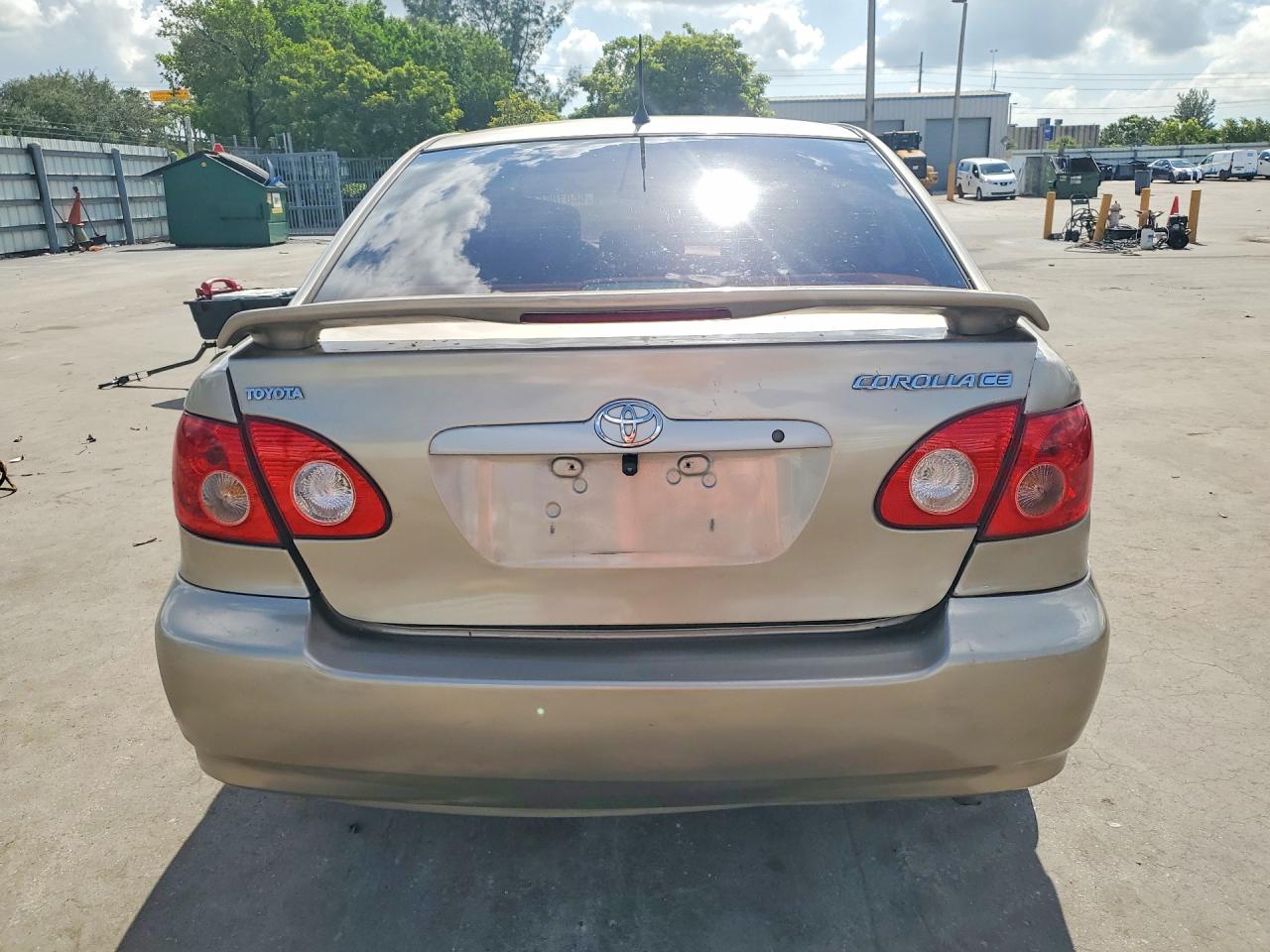 2005 Toyota Corolla Ce Gold vin: 2T1BR32EX5C329391
