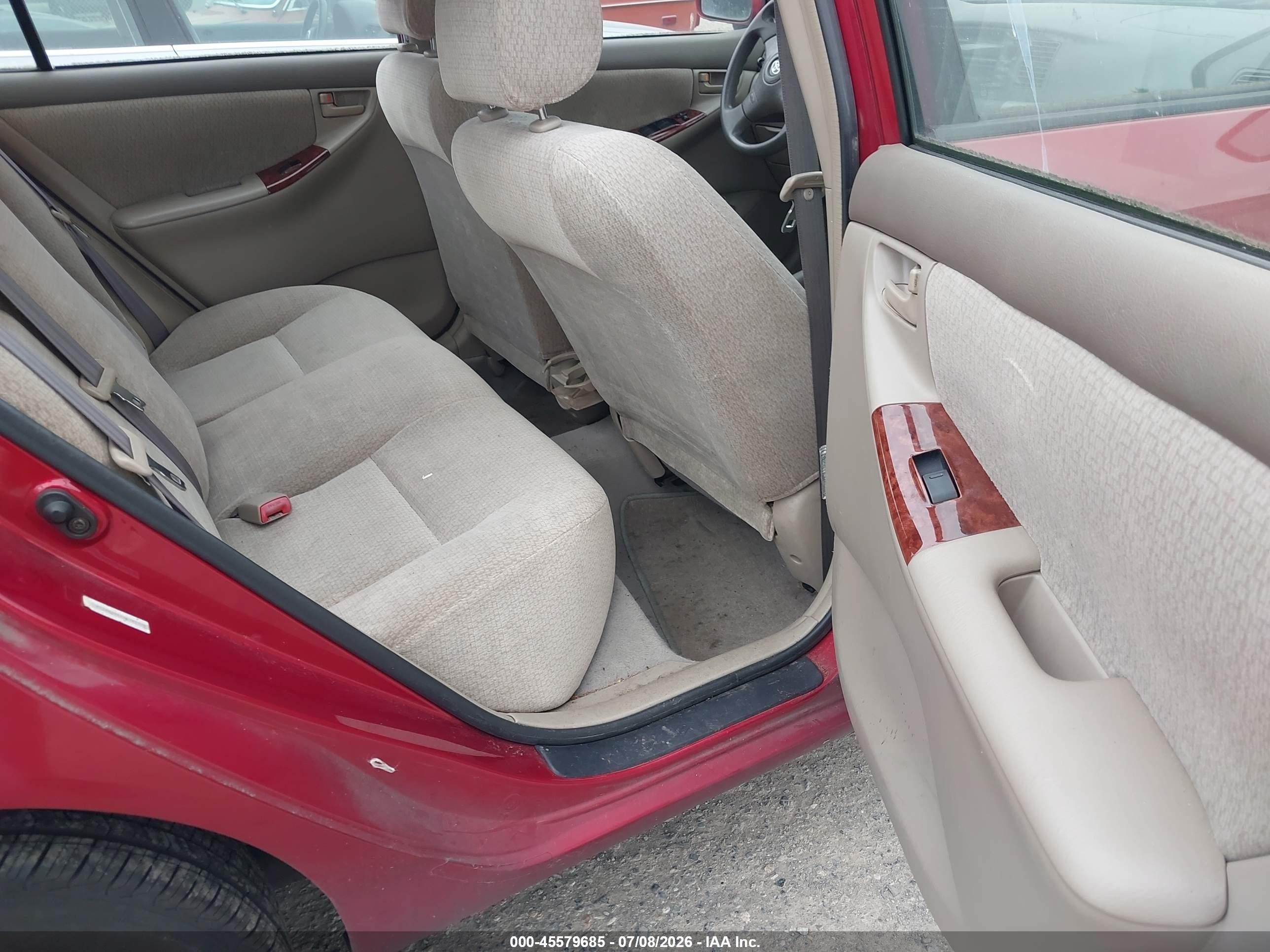 2004 Toyota Corolla Le Red vin: 2T1BR38E44C185178