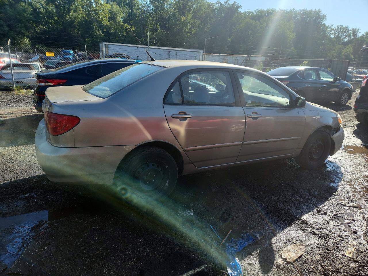 2004 Toyota Corolla Le Золотой vin: 2T1BR38E64C199017