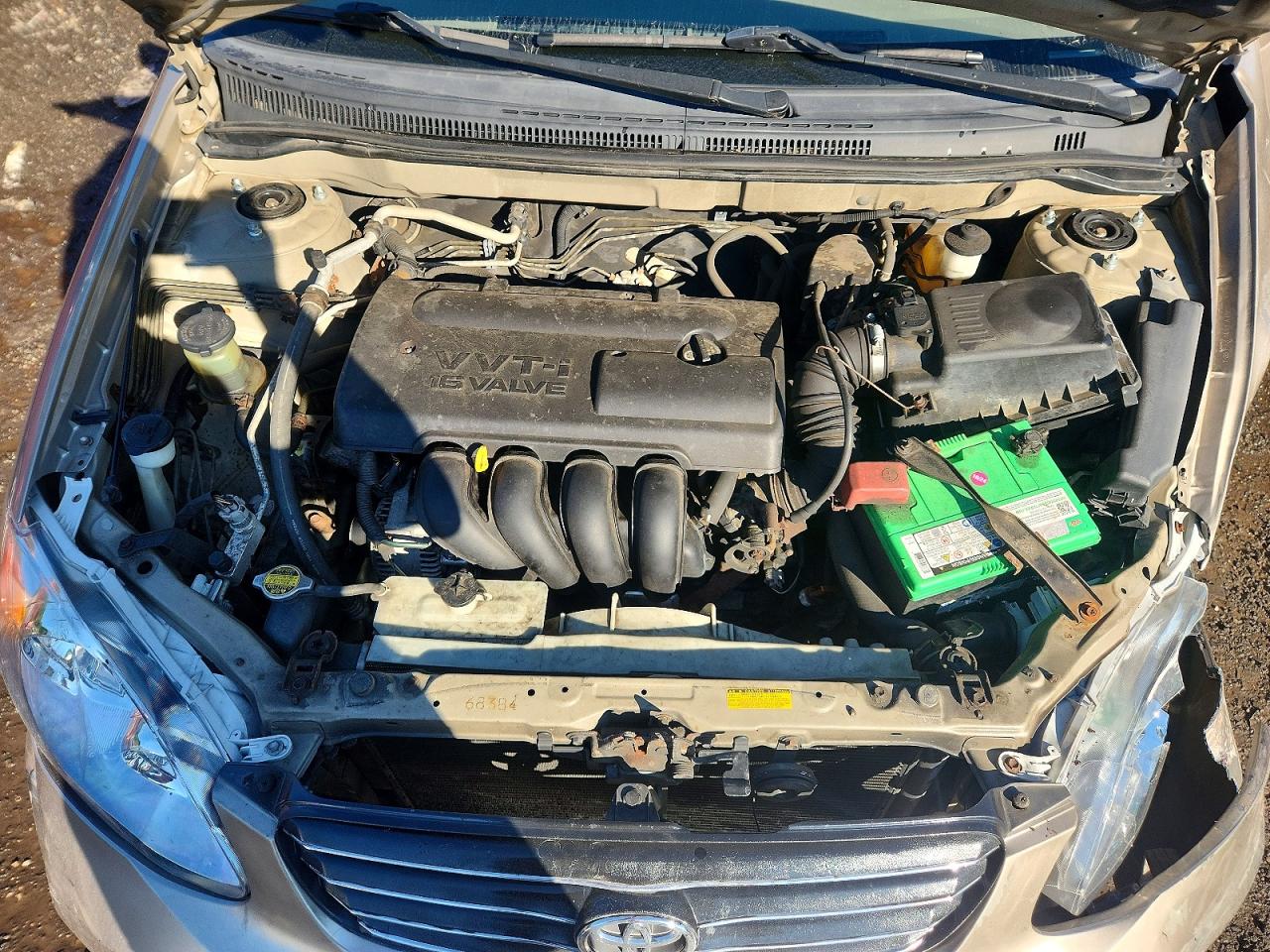2004 Toyota Corolla Le Золотой vin: 2T1BR38E64C199017