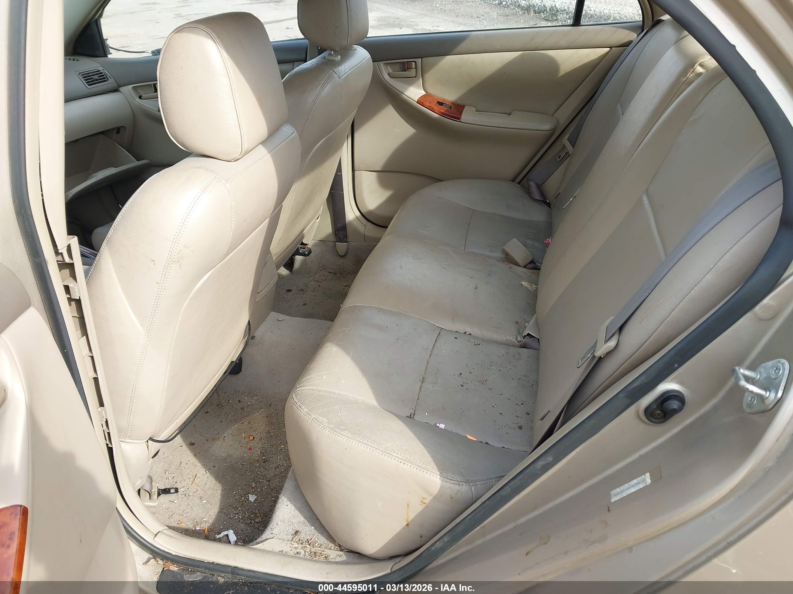 2004 Toyota Corolla Le Gold vin: 2T1BR38E64C287999