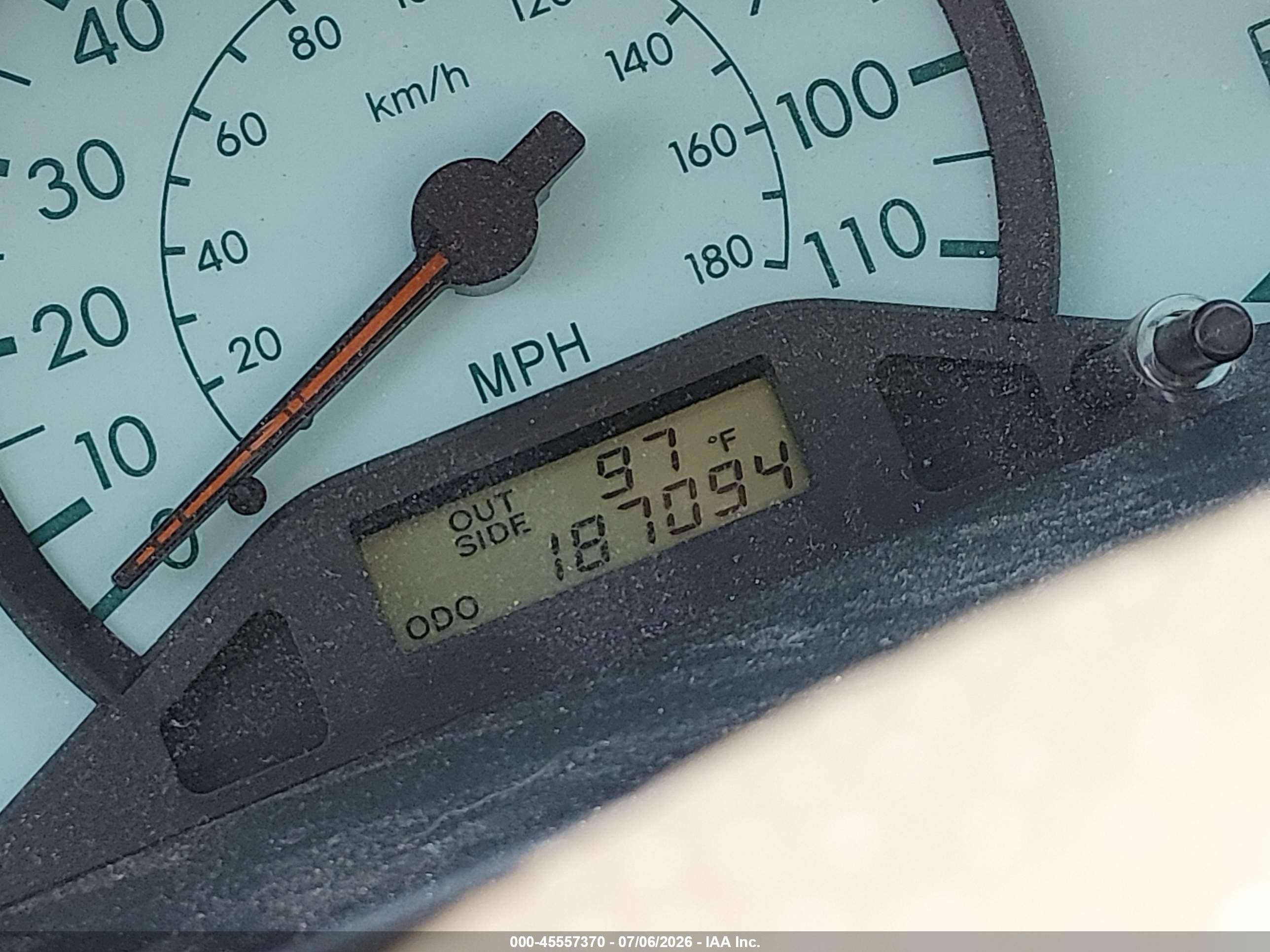 2003 Toyota Corolla Le Красный vin: 2T1BR38E83C095272