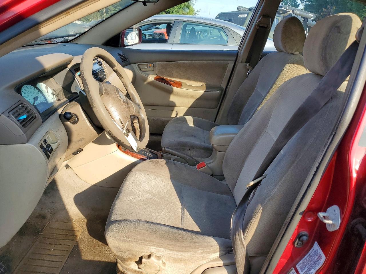 2004 Toyota Corolla Le Red vin: 2T1BR38E94C240093