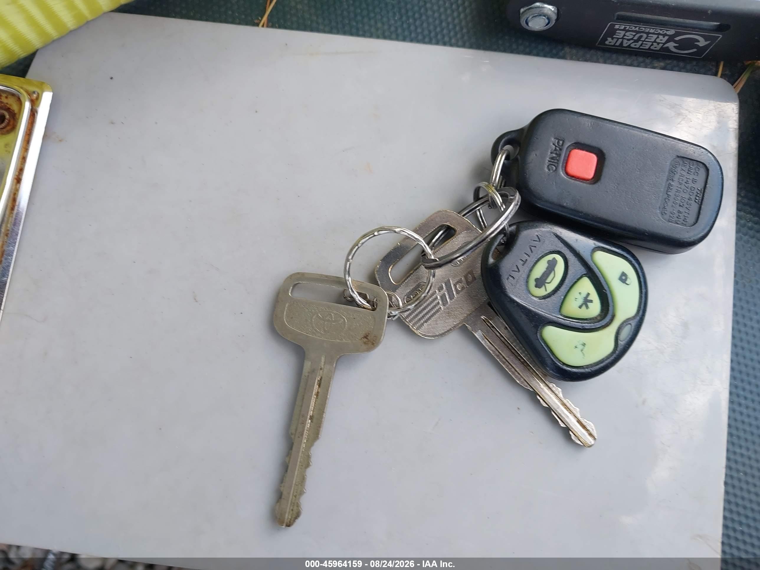 2004 Toyota Corolla Le Silver vin: 2T1BR38EX4C296205