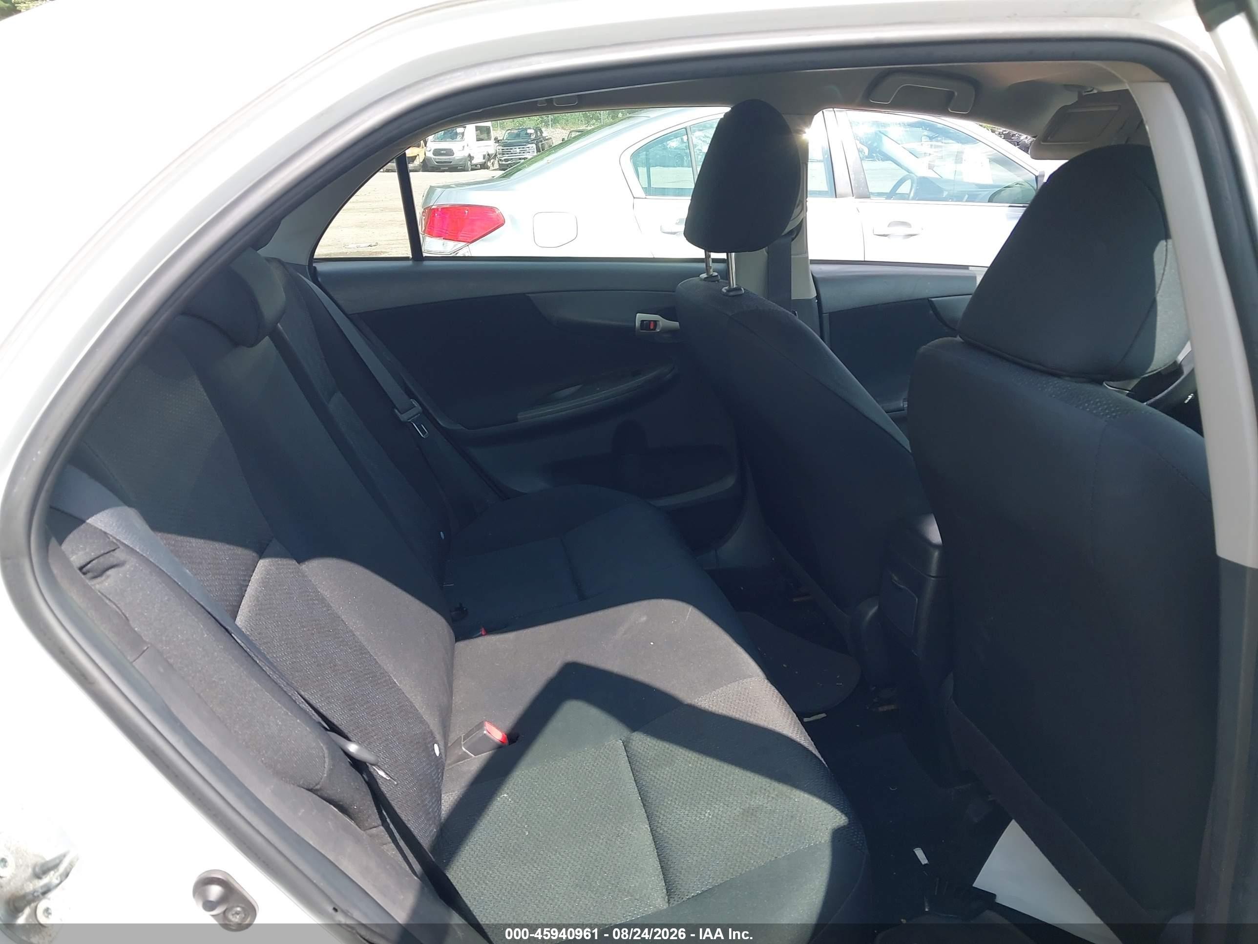 2009 Toyota Corolla S White vin: 2T1BU40E09C110405