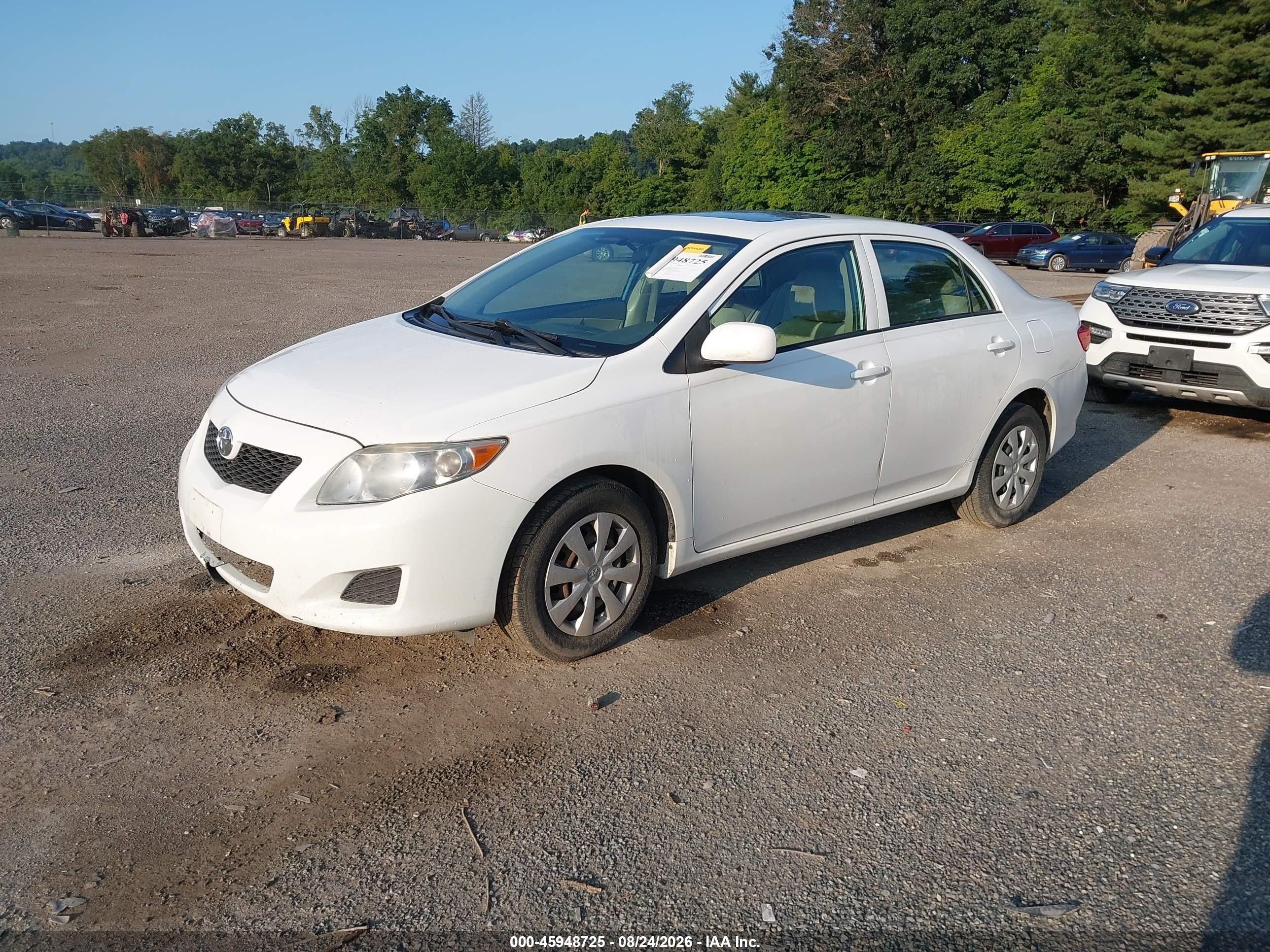 2009 Toyota Corolla Le White vin: 2T1BU40E09C172435