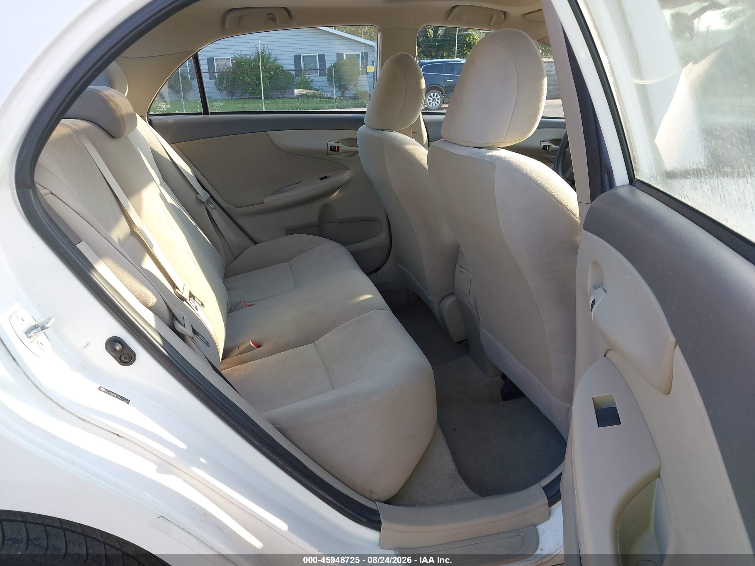 2009 Toyota Corolla Le White vin: 2T1BU40E09C172435