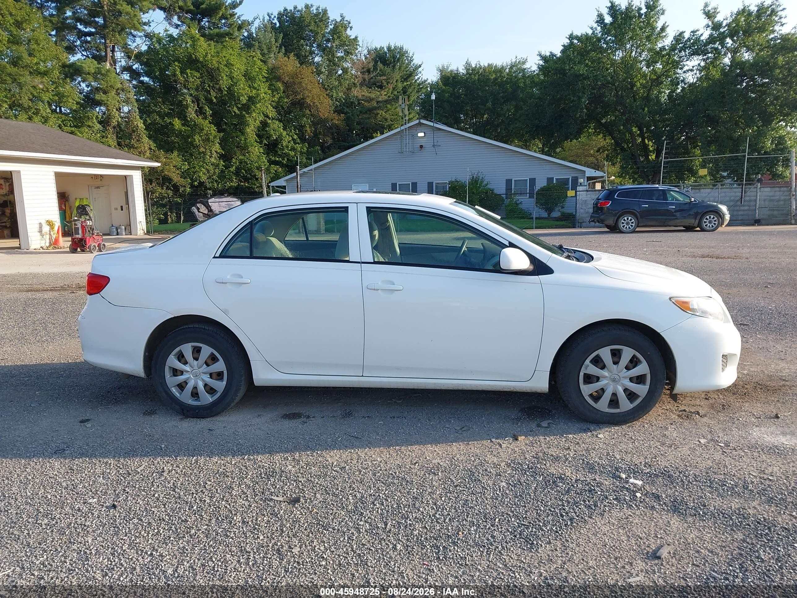 2009 Toyota Corolla Le White vin: 2T1BU40E09C172435