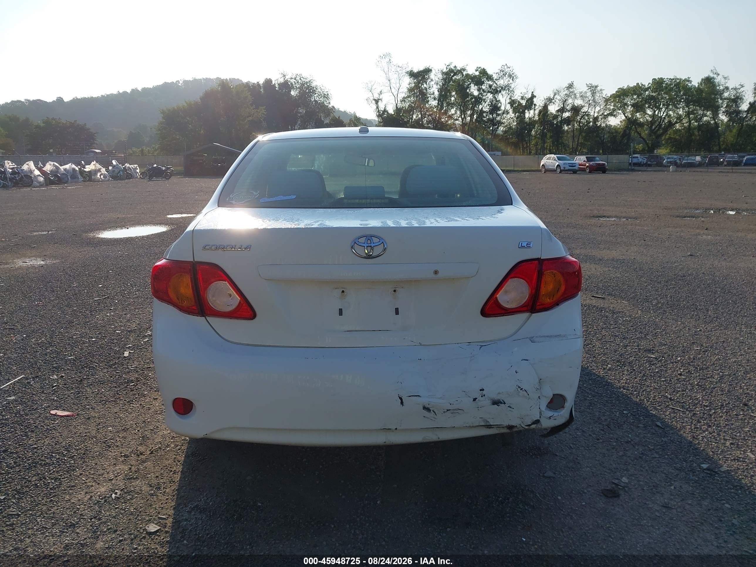 2009 Toyota Corolla Le White vin: 2T1BU40E09C172435