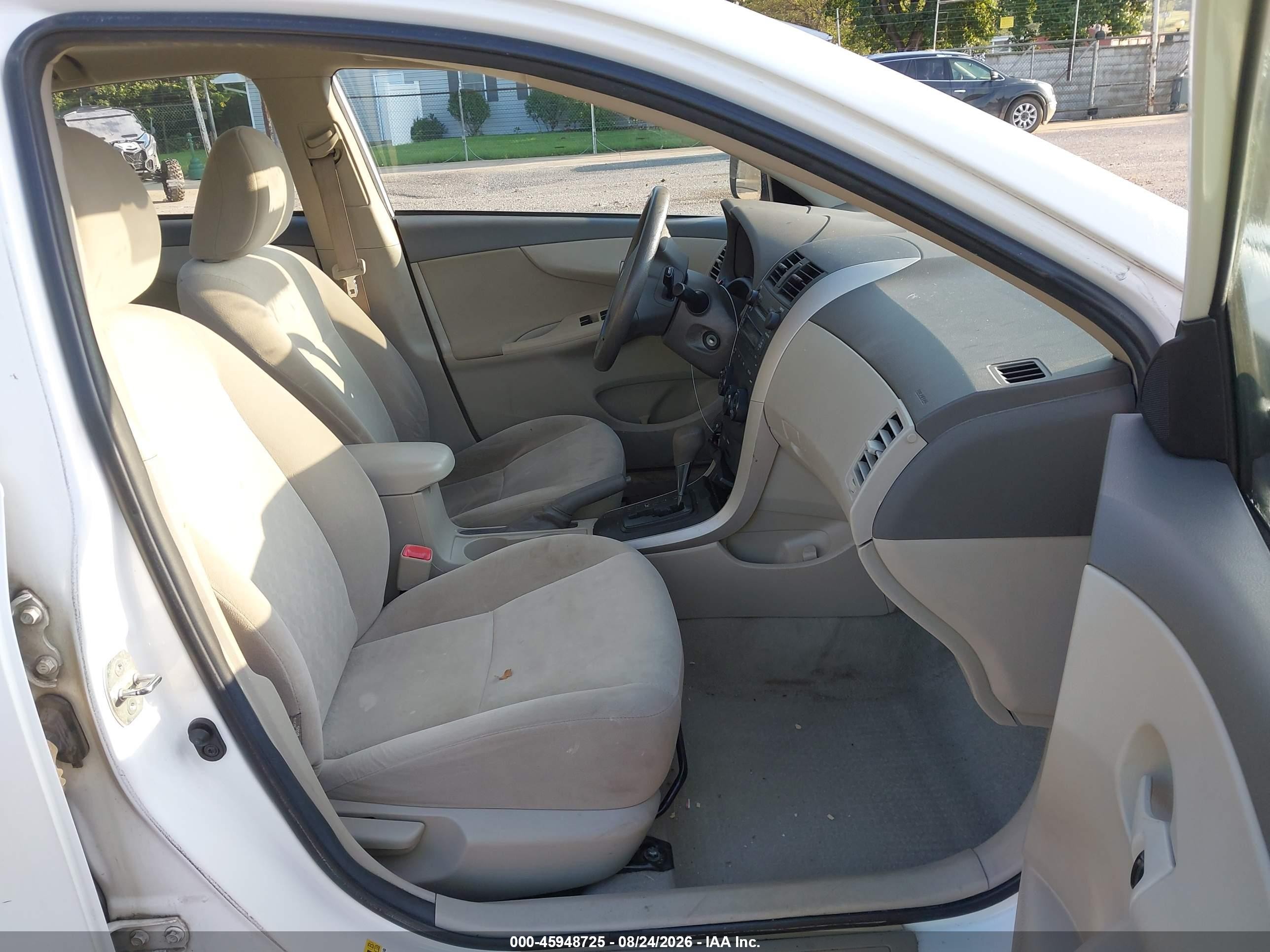 2009 Toyota Corolla Le White vin: 2T1BU40E09C172435