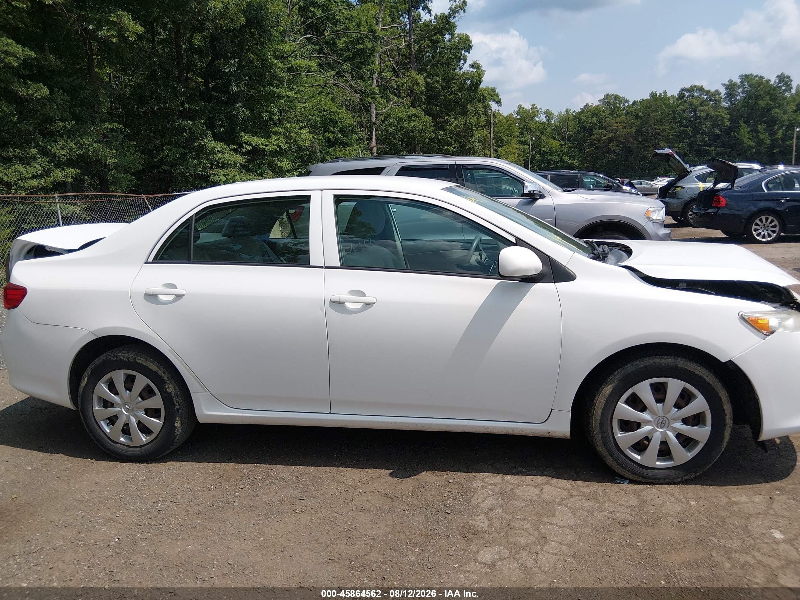 2009 Toyota Corolla Le White vin: 2T1BU40E09C178428